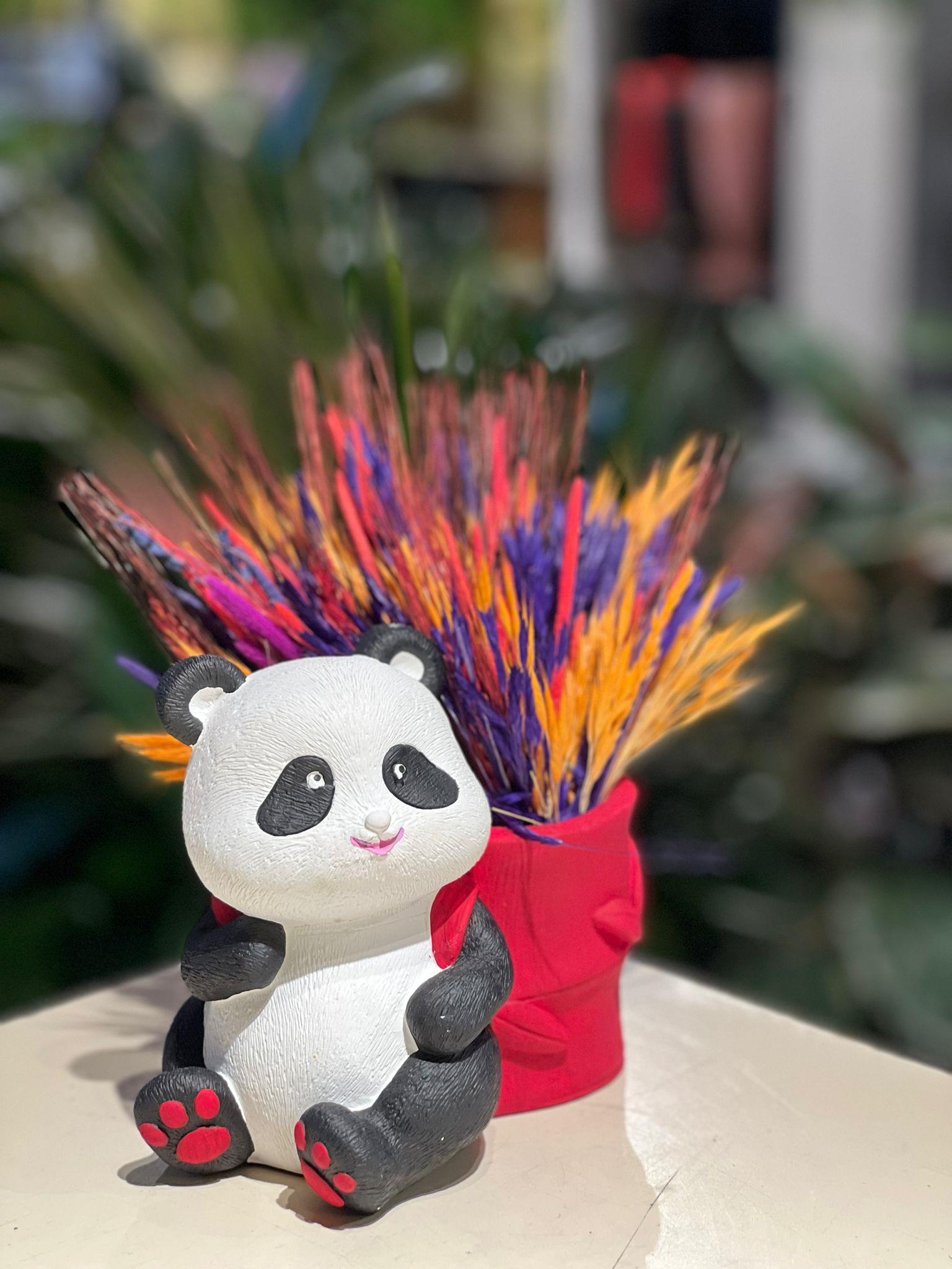 Kırmızı Çantalı Siyah Beyaz Panda Seramik Kuru Çiçek
