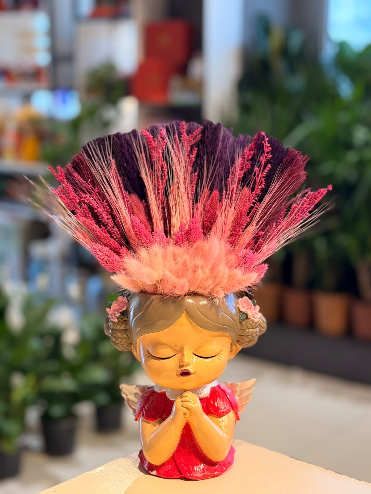 Kırmızı Elbiseli Kız Seramik Pembe Kuru Çiçek