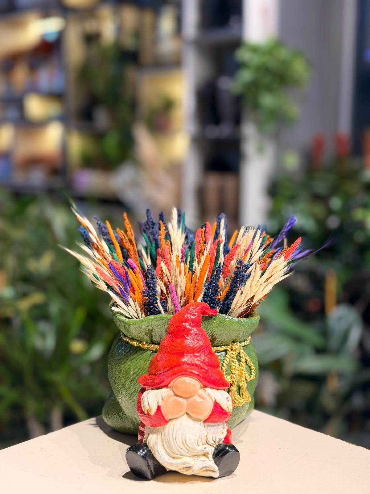 Kırmızı Şapkalı Cüce Seramik Kuru Çiçek