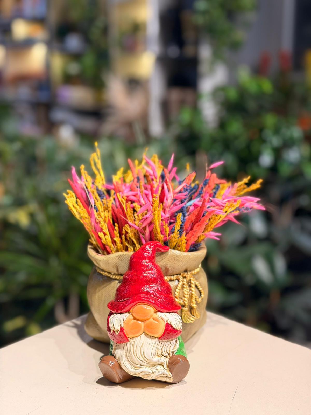 Kırmızı Şapkalı Cüce Seramik Kuru Çiçek