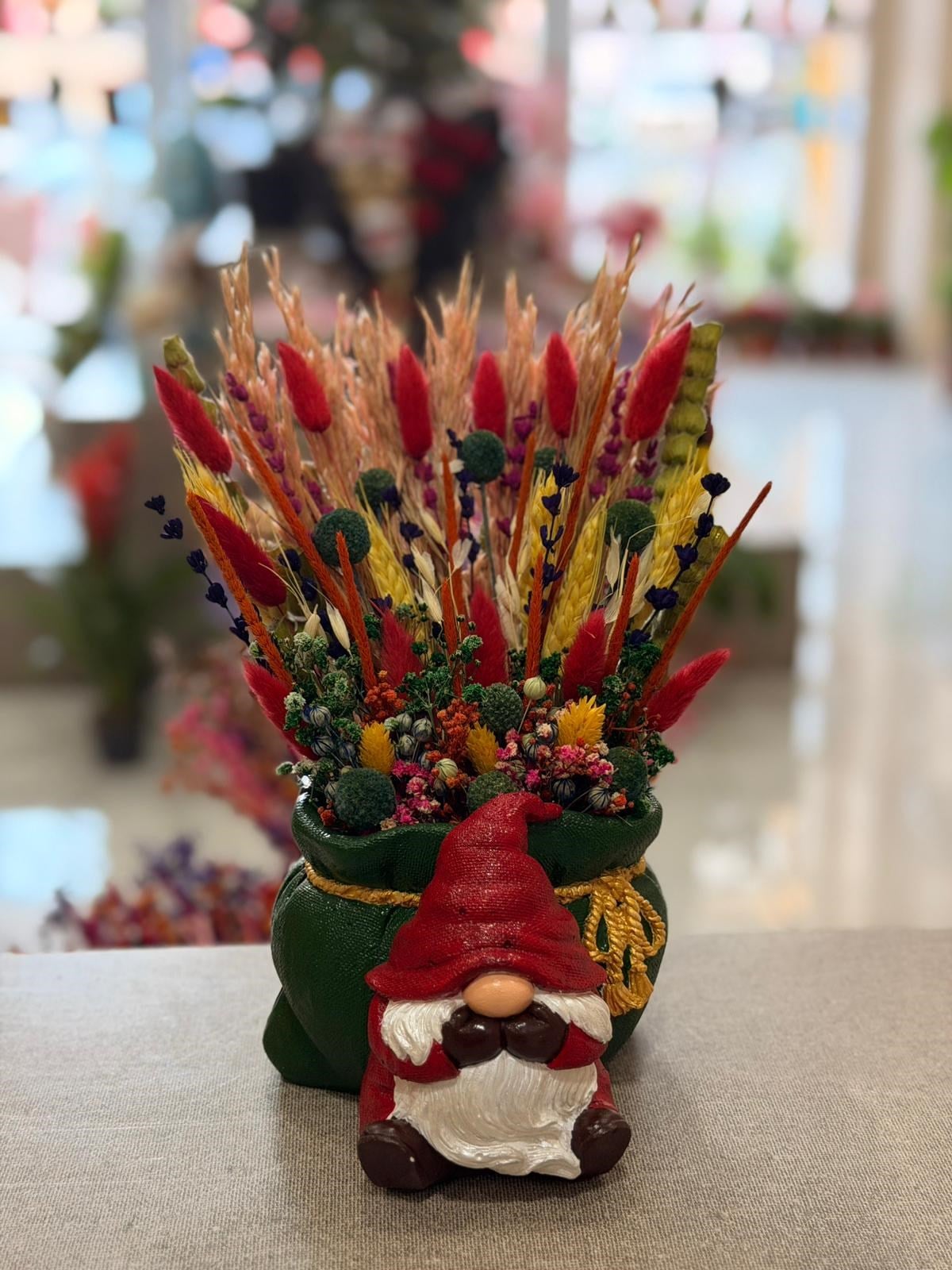 Kırmızı Şapkalı Yeşil Cüce Seramik Kuru Çiçek