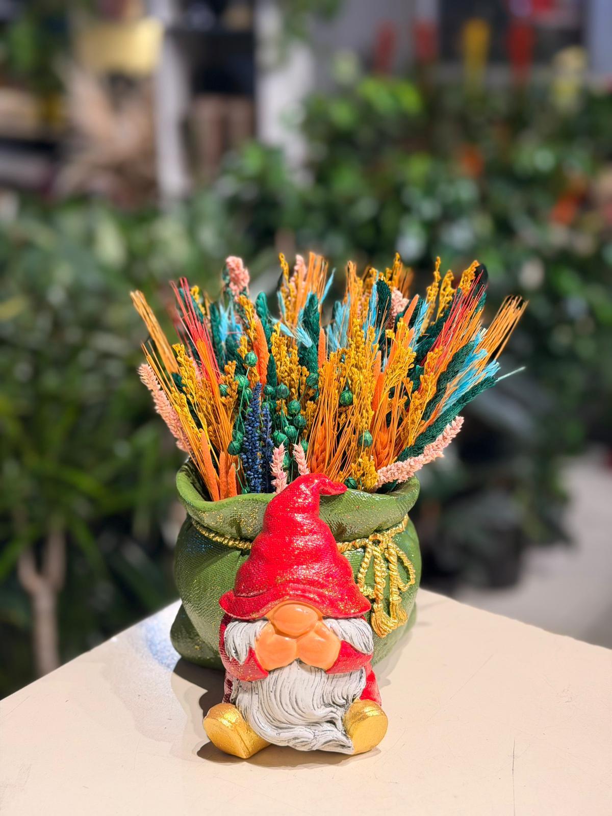 Kırmızı Şapkalı Yeşil Cüce Seramik Kuru Çiçek