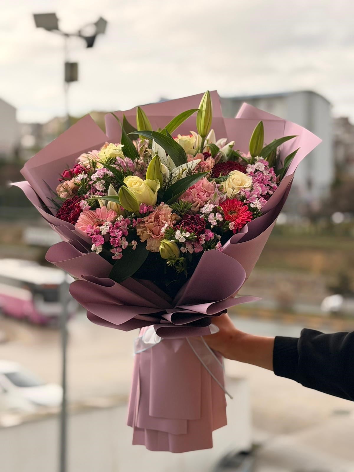 Lilyum Gül Hüsnü Yusuf Gerbera Buketi