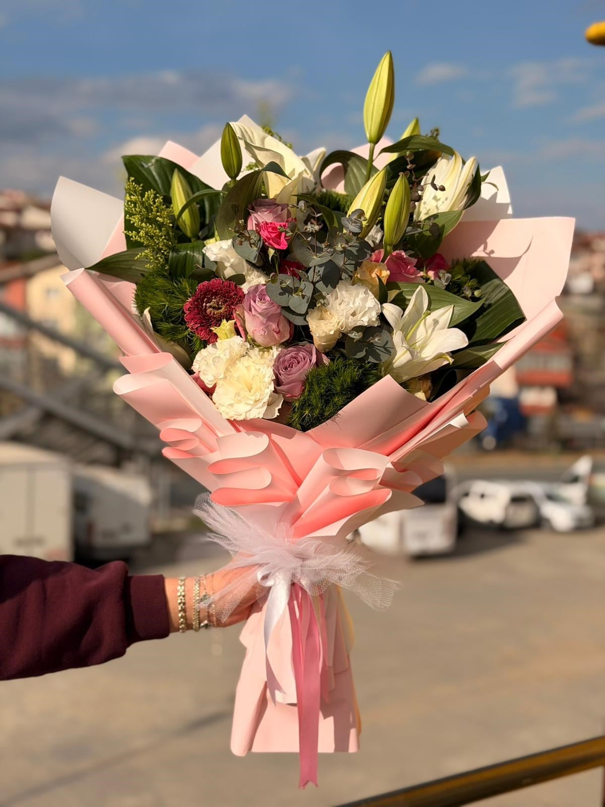 Lilyum Renkli Gül Gerbera Buketi