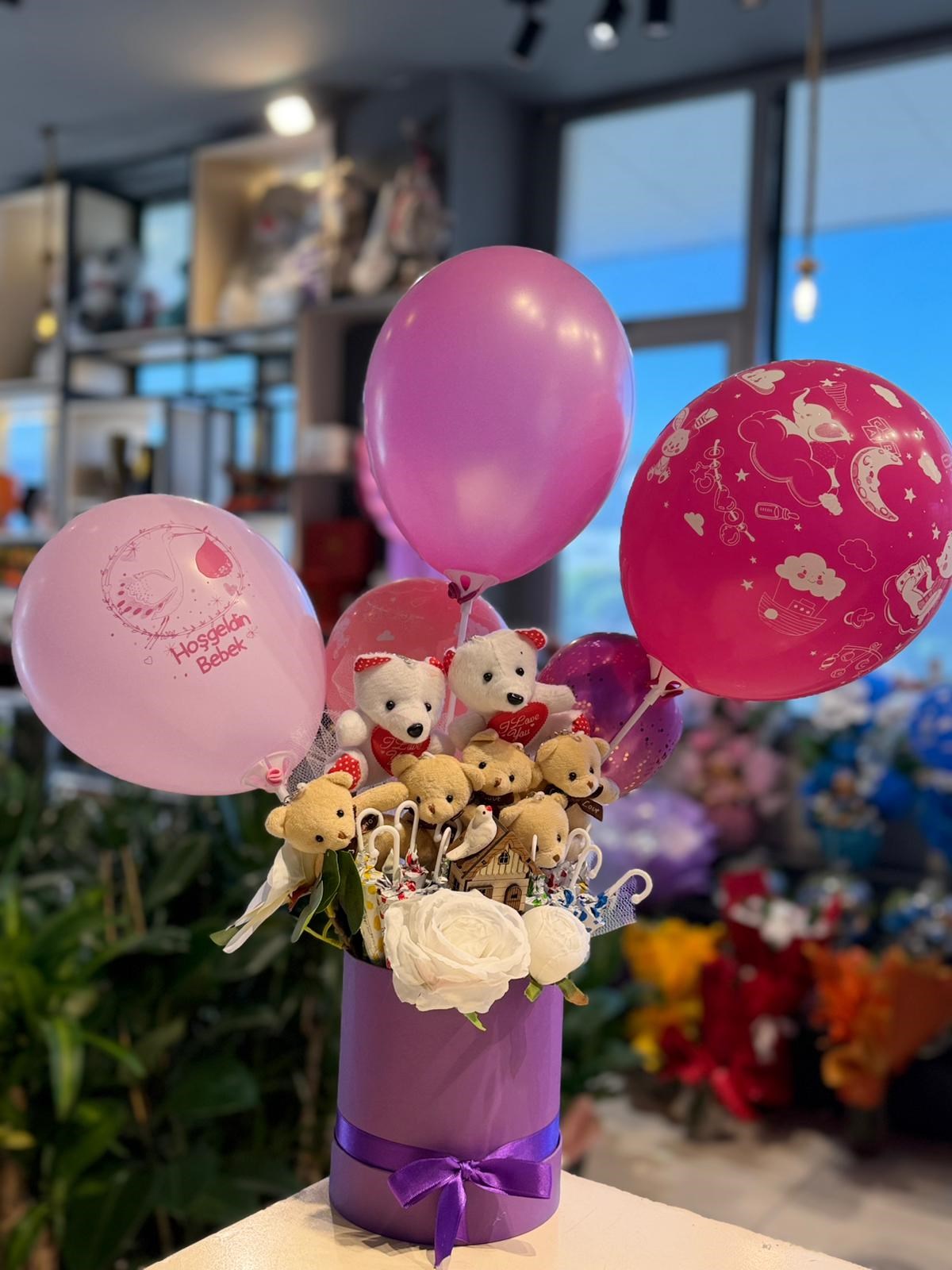 Mor Kutu İçerisinde Renkli Peluş Ayıcık Ayıcık Pembe Balon Aranjmanı