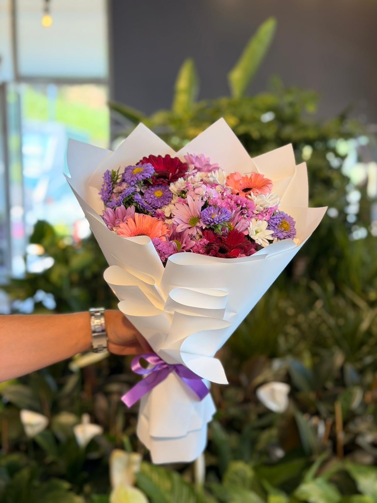 Papatya Hüsnü Yusuf Aster Gerbera Karışık Buket Beyaz Paket Mor Kurdele    