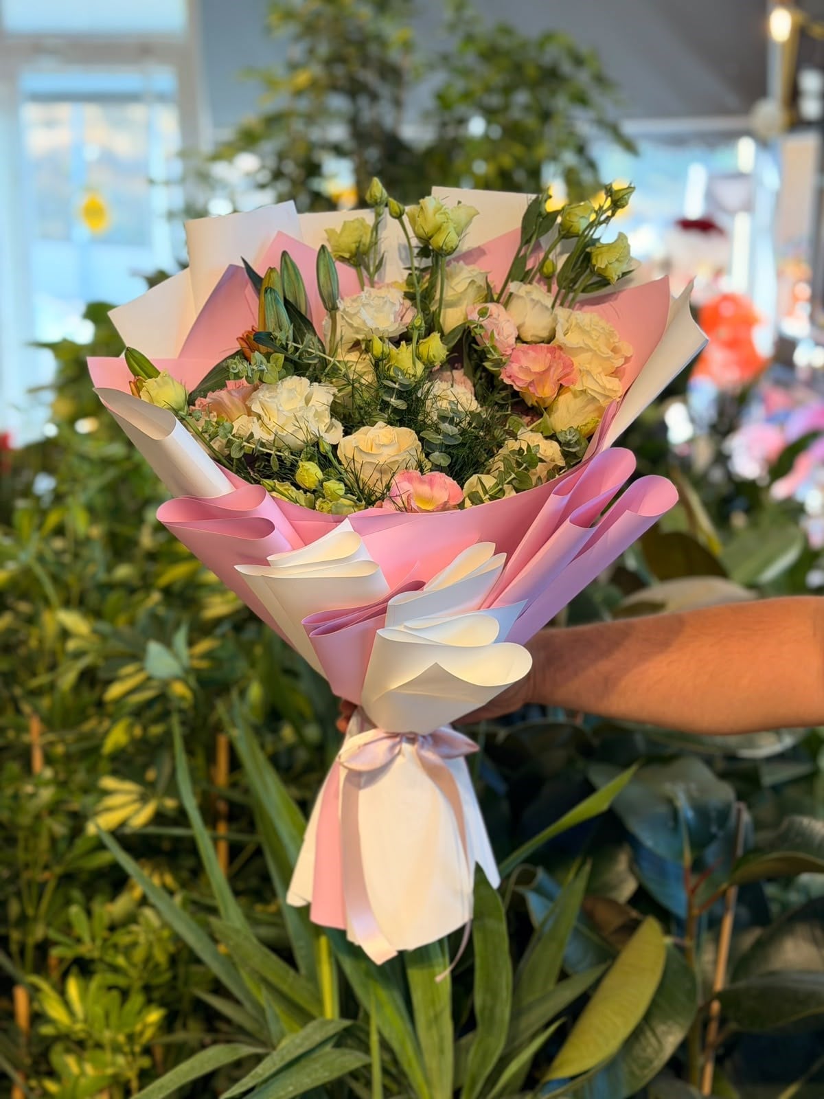 Pembe Beyaz Lilyum & Gül Buketi