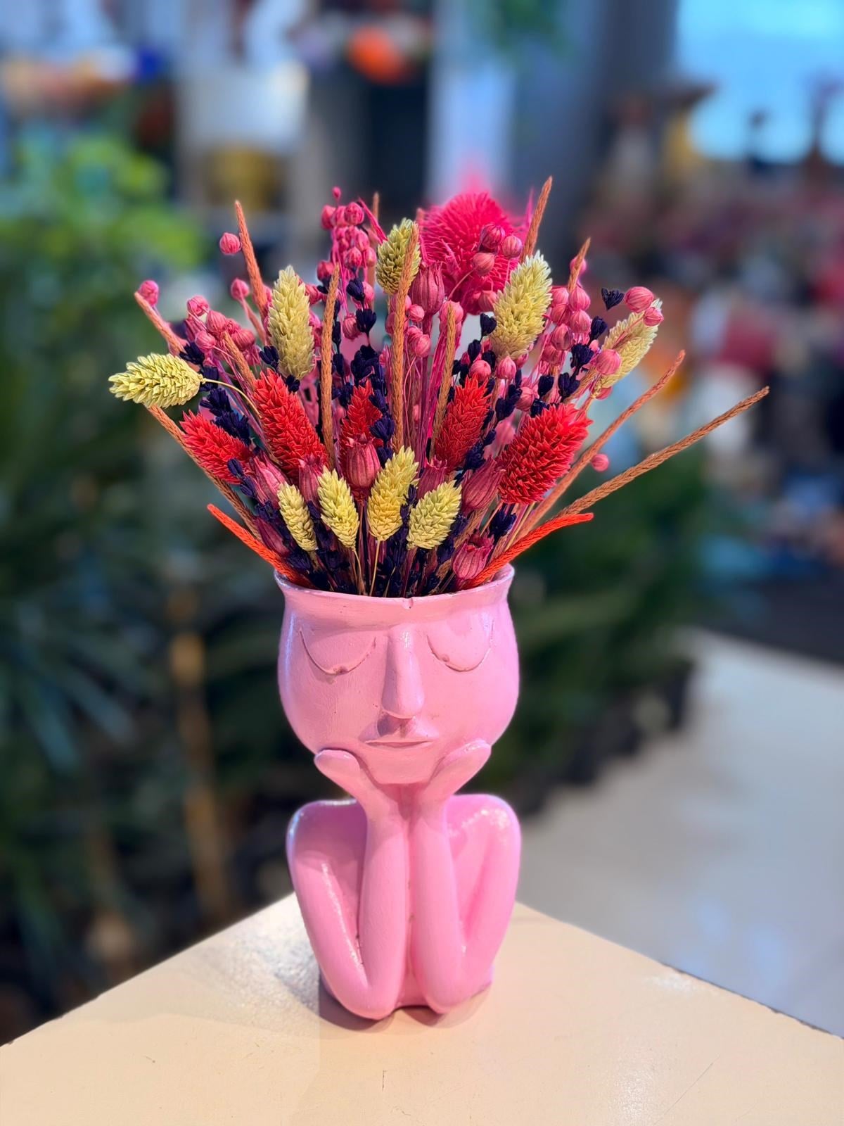 Pembe Düşünen Adam Seramik Kuru Çiçek