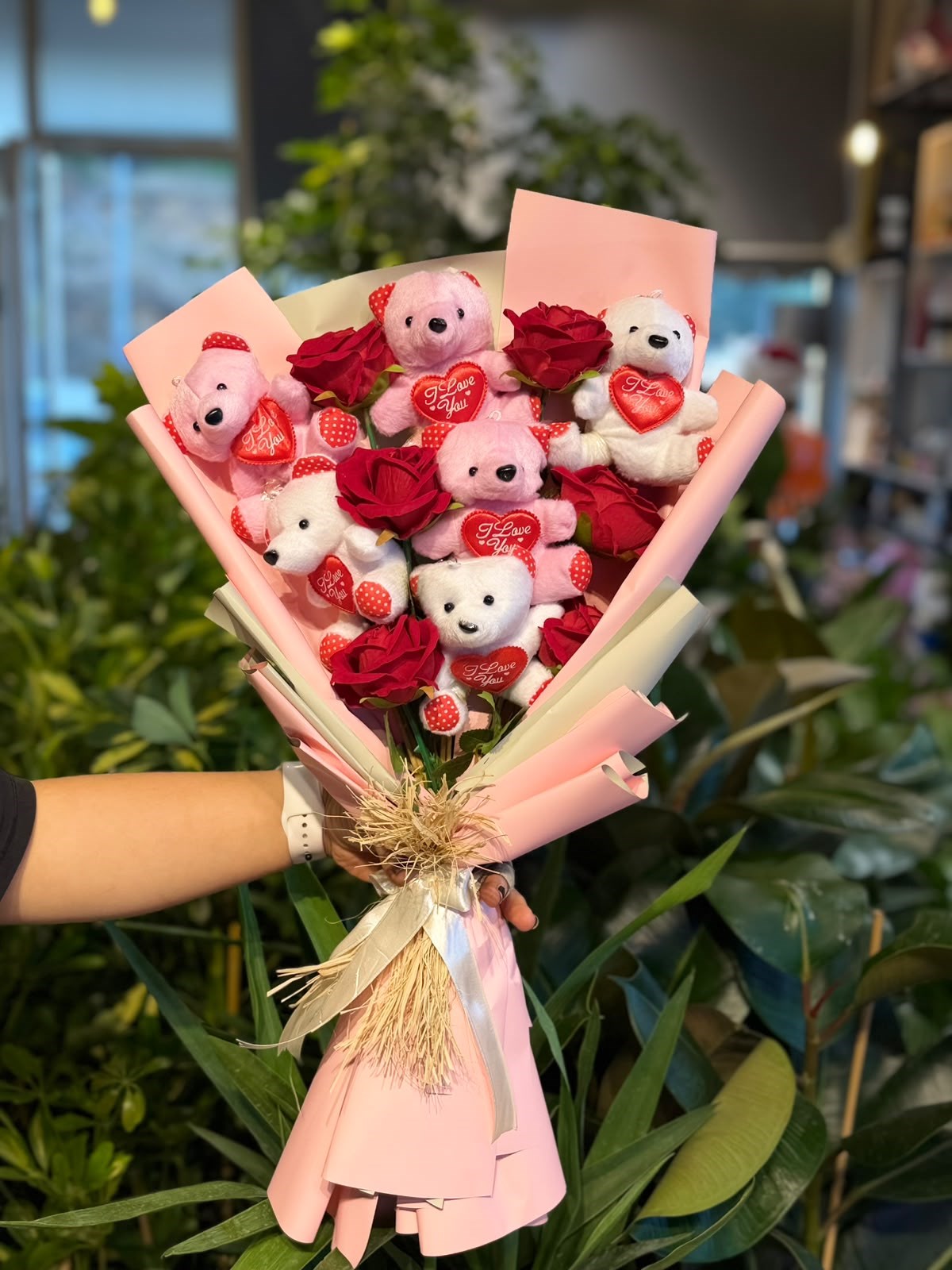 Renkli Peluş Ayıcık Buketi Kırmızı Yapay Gül Pembe Paket