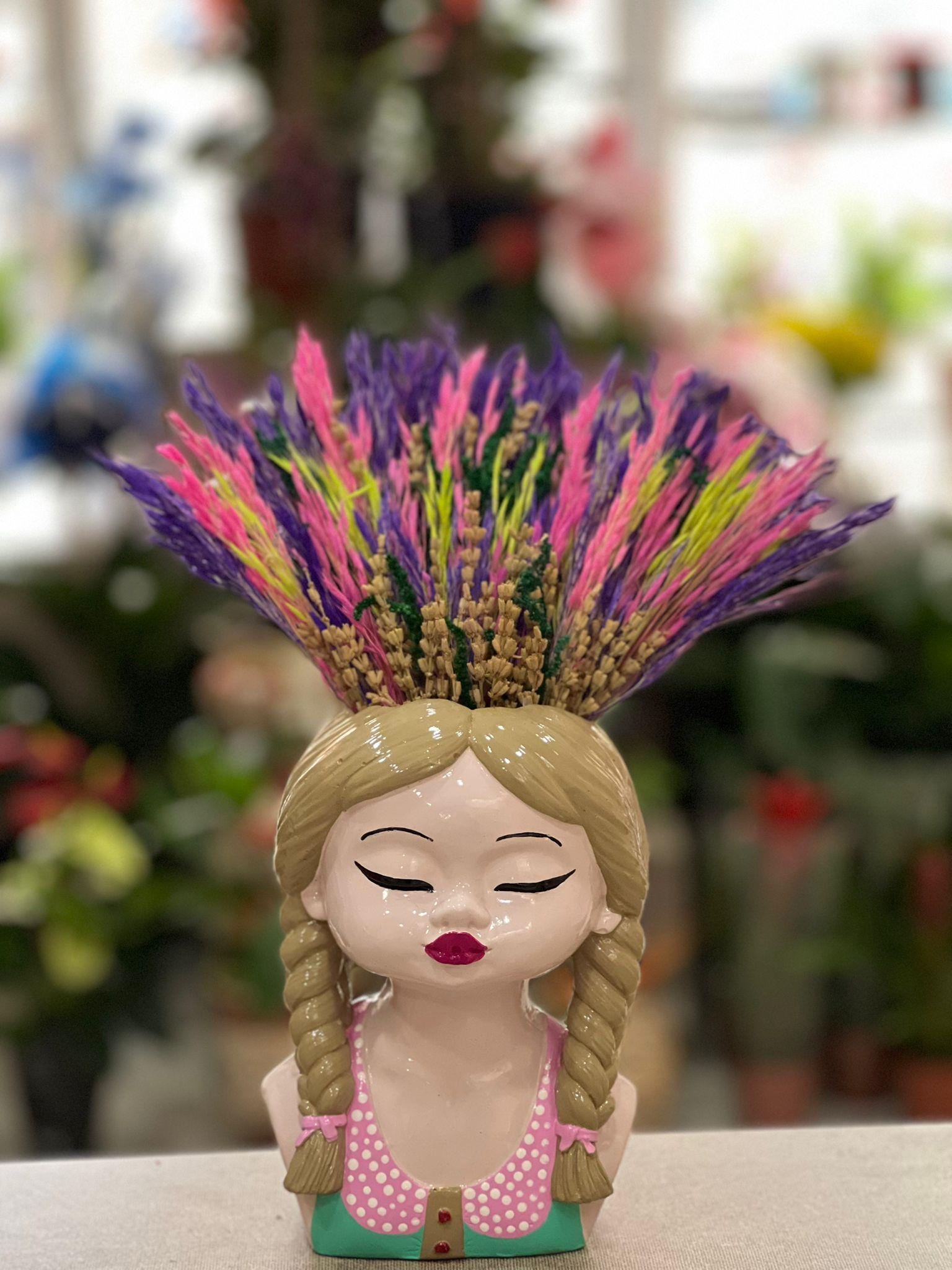 Saçı Örgülü Kız Seramik Kuru Çiçek