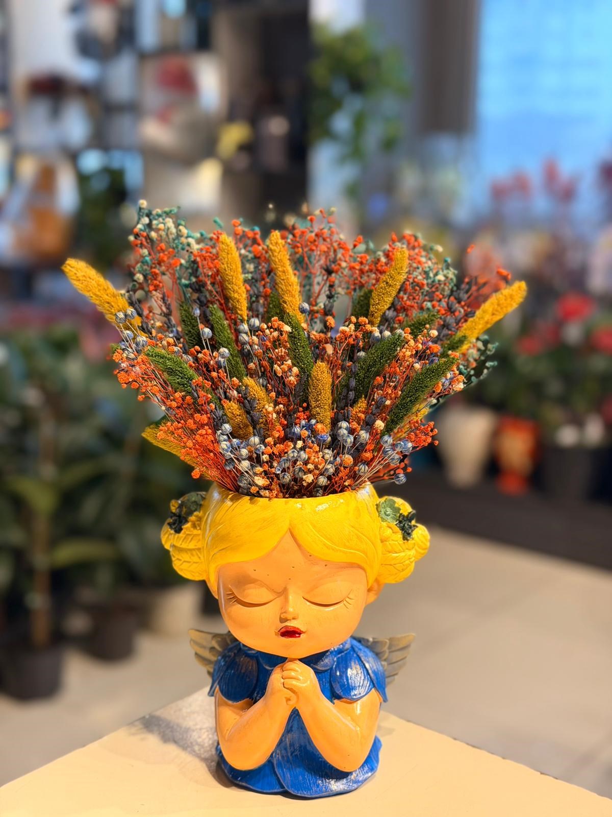Sarı Saçlı Mavi Elbiseli Kanatlı Kız Seramik Kuru Çiçek