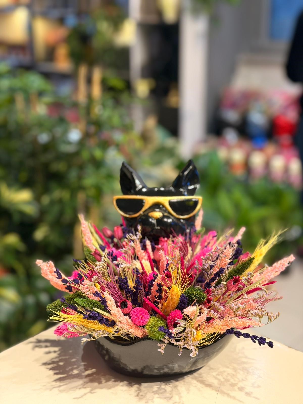 Siyah Bulldog Seramik Kuru Çiçek