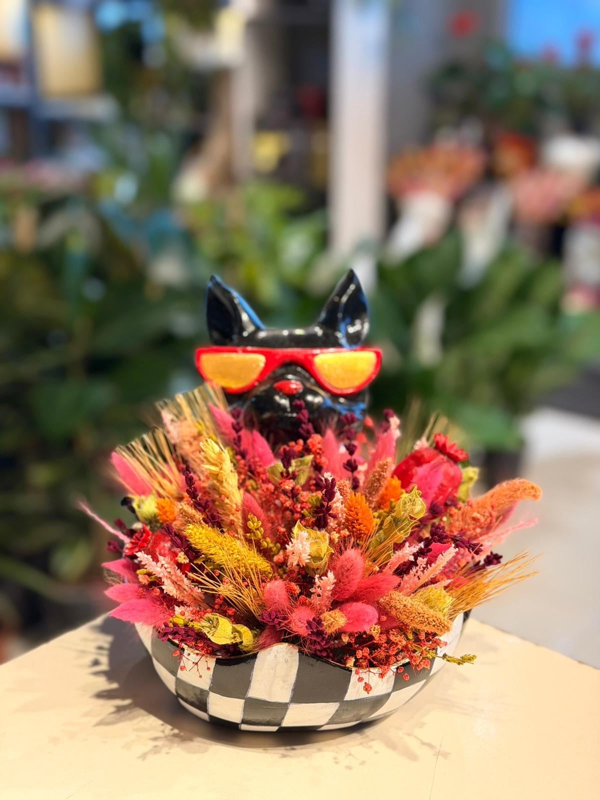 Siyah Bulldog Seramik Pembe Kuru Çiçek