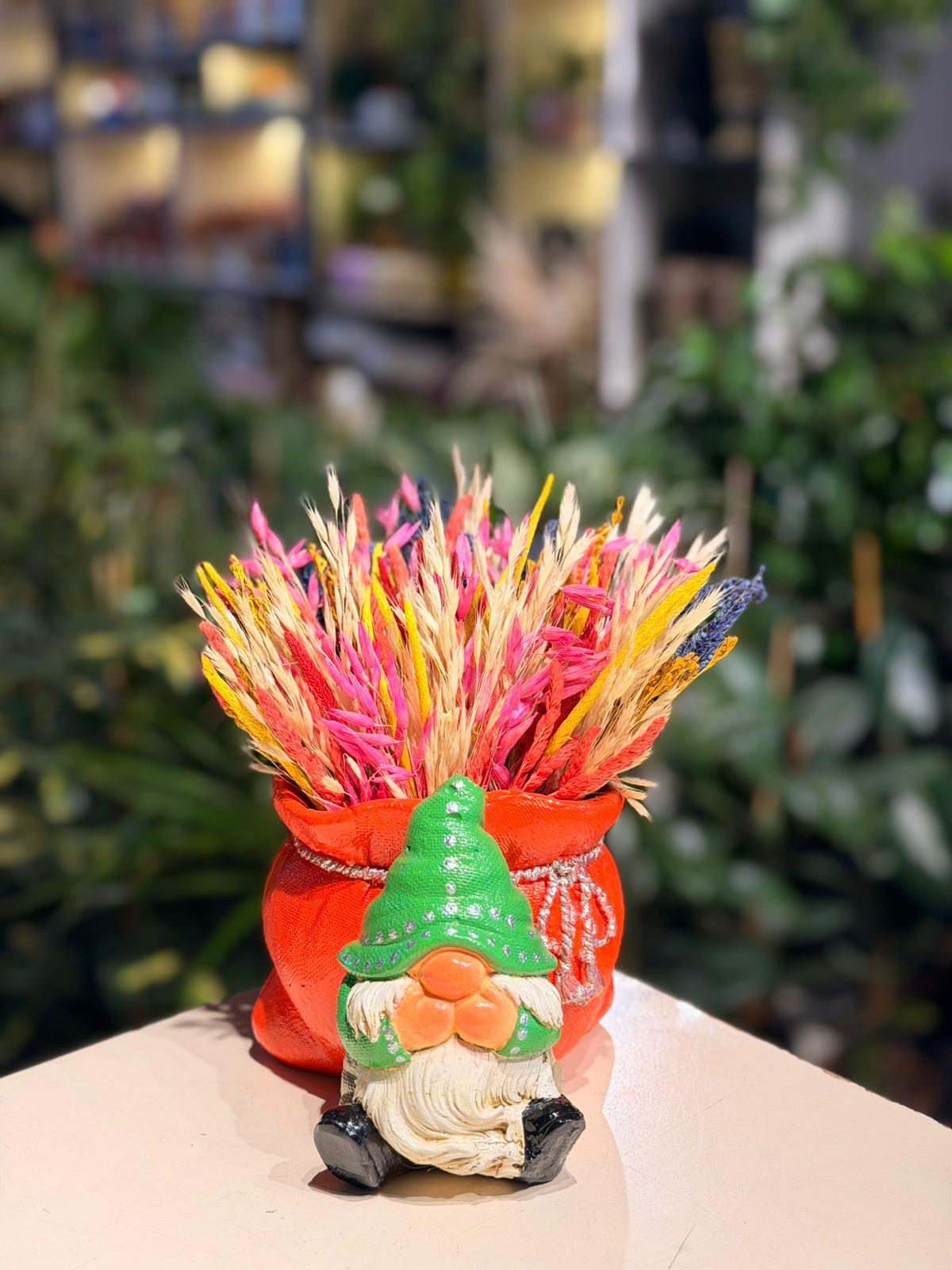 Yeşil Şapkalı Cüce Seramik Kuru Çiçek