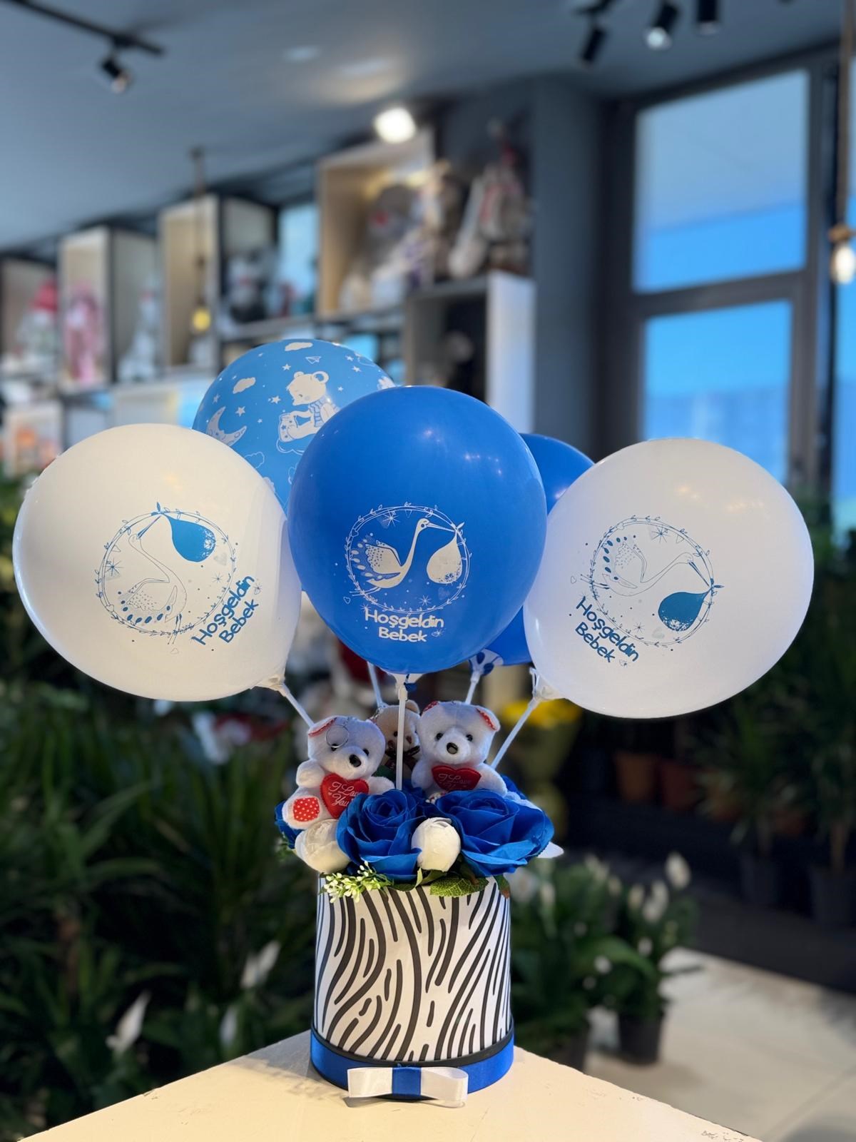 Zebra Desenli Kutu İçerisinde Peluş Ayıcık Mavi Balon Aranjmanı