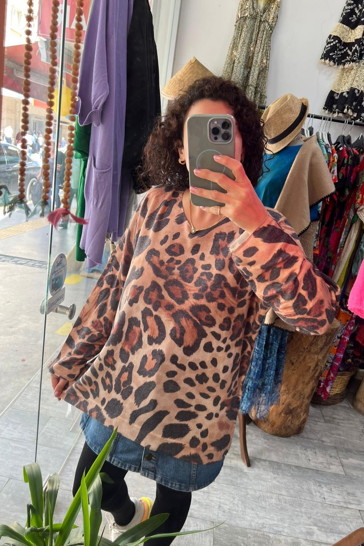 Leopar Desen V Yaka İtalyan Bluz 
