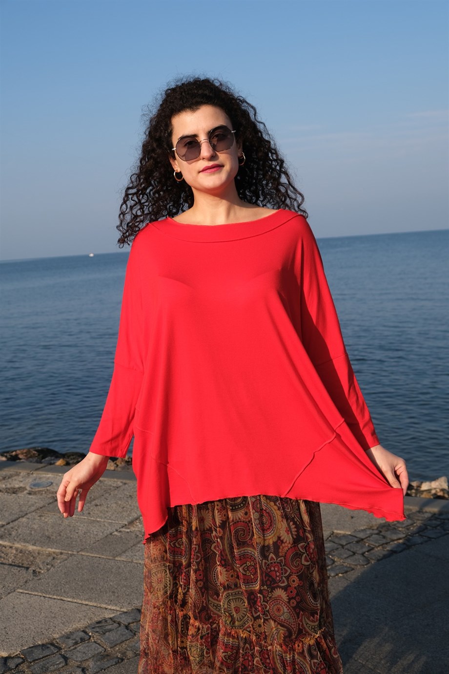 Asimetrik Kesim Kırmızı Bluz