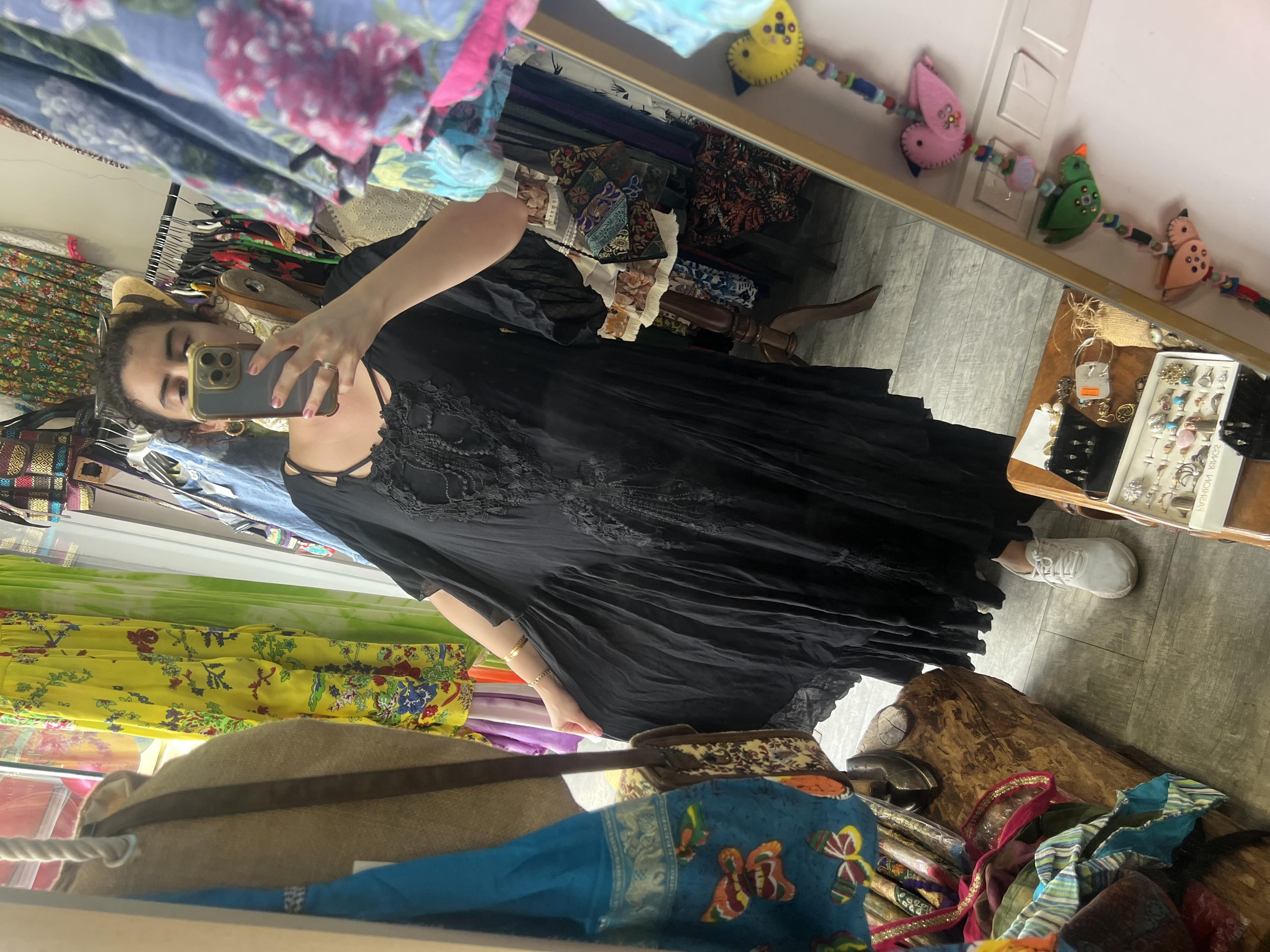 Siyah İtalyan dantel detaylı elbise