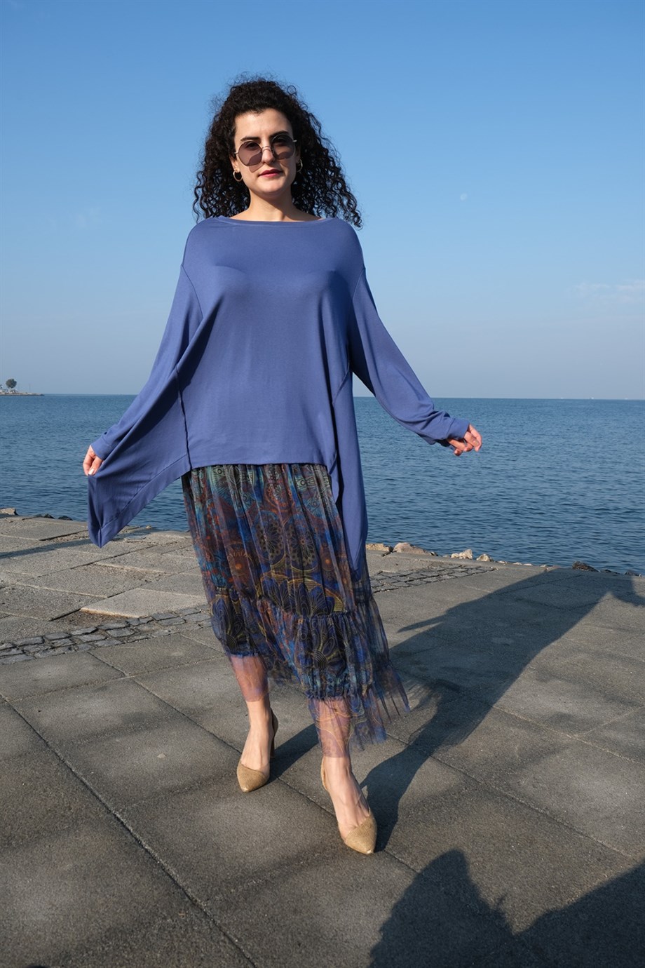 Yanları Uzun Mavi Bluz