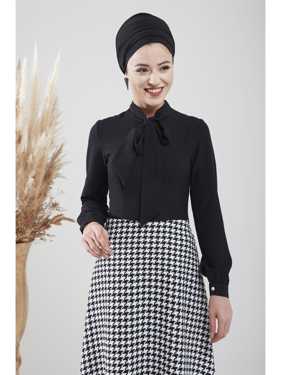 Yesra Hijab Dress Black