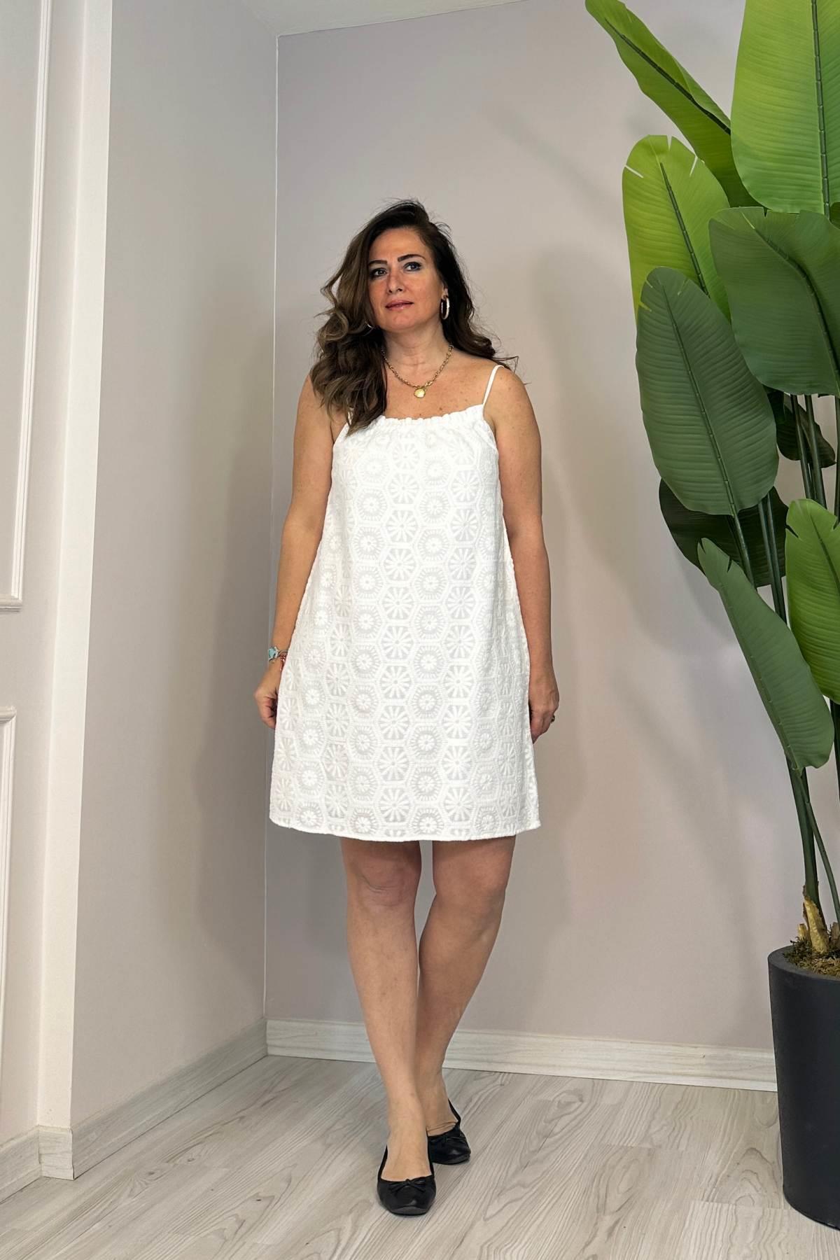 Askılı Ön Nakış Detaylı Elbise Beyaz