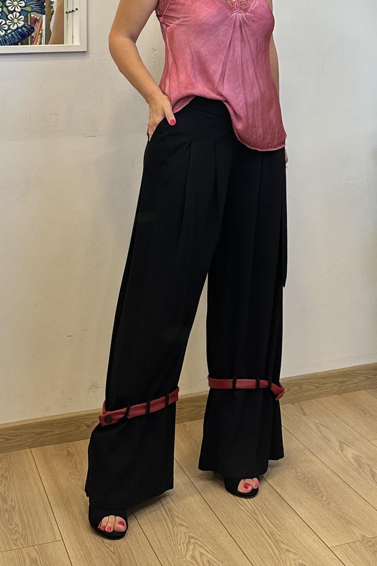 Paça Deri Bağlama Detaylı Pantolon Kırmızı