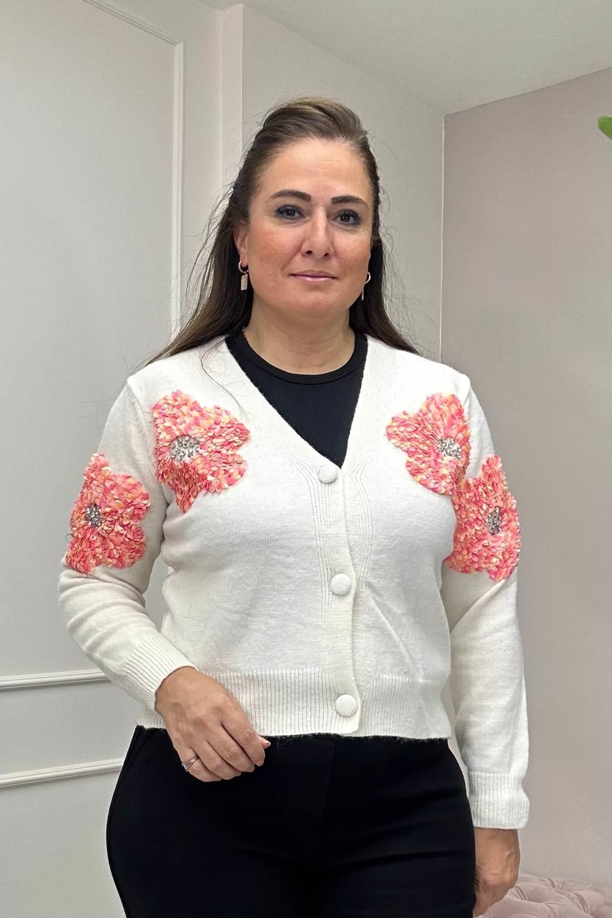 Papatya Pul ve Taş İşleme Detaylı Ceket Krem