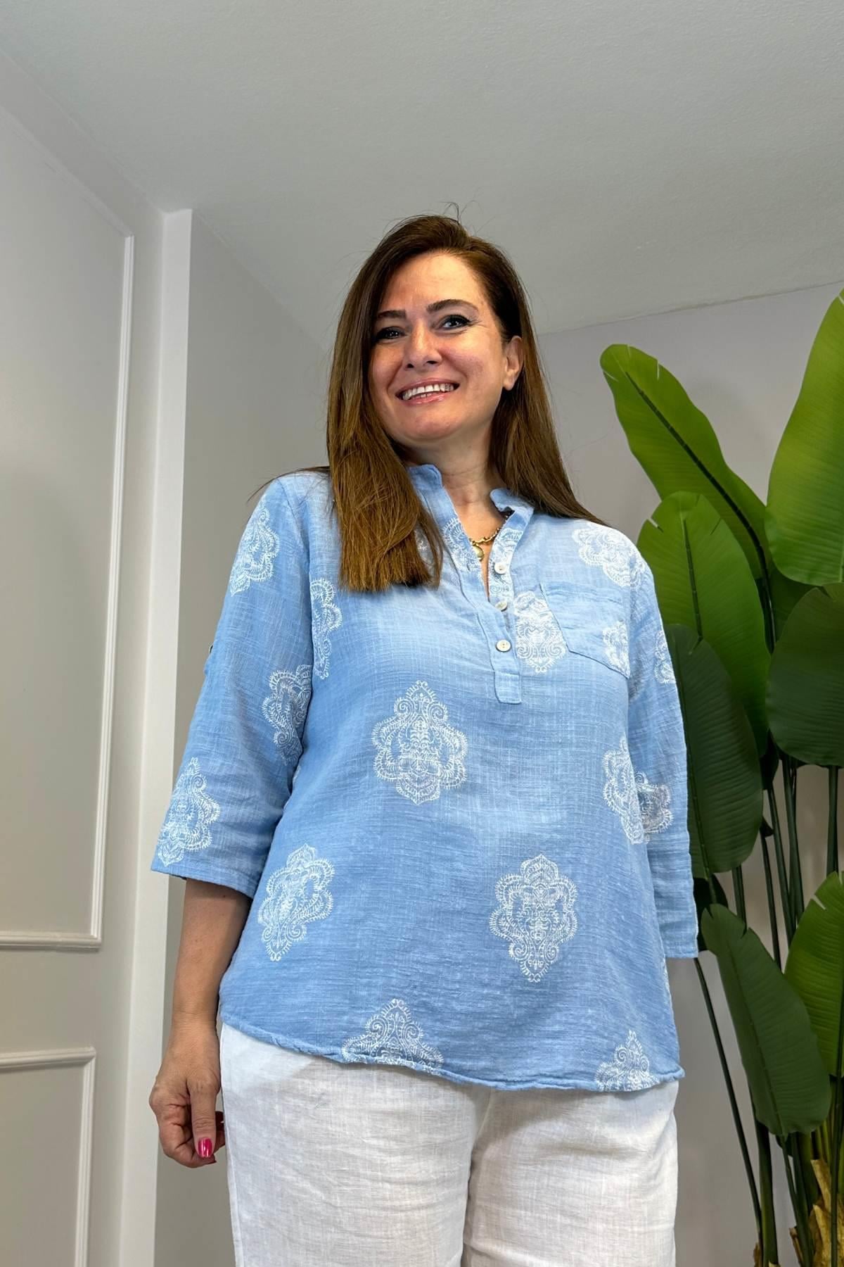 Üç Düğmeli Pamuklu Kumaş Desenli Gömlek Mavi