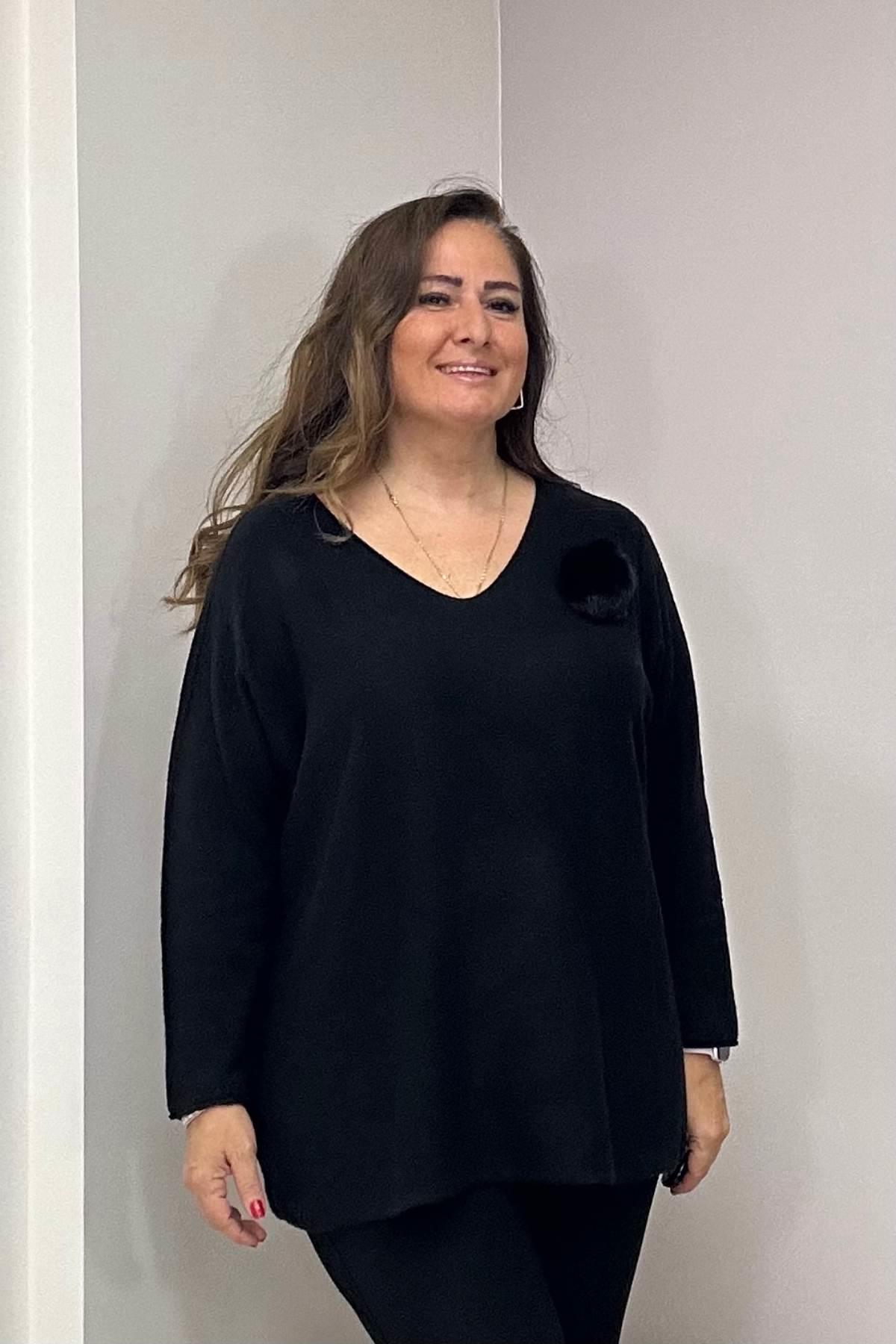 Yaka Ponpon Detaylı V Yaka Angora Triko Siyah