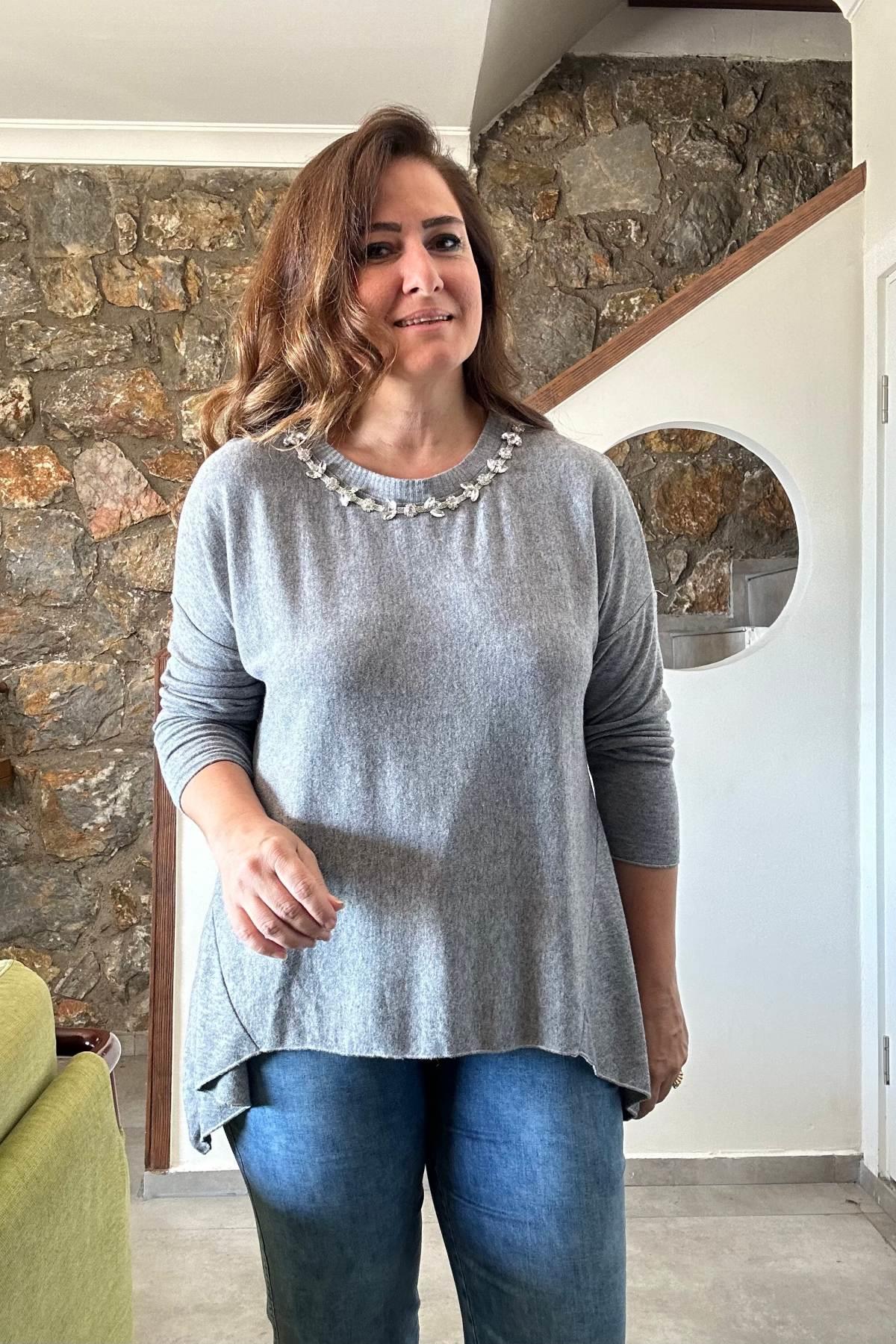 Yuvarlak Yakalı Taş İşleme Detaylı Triko Bluz Gri