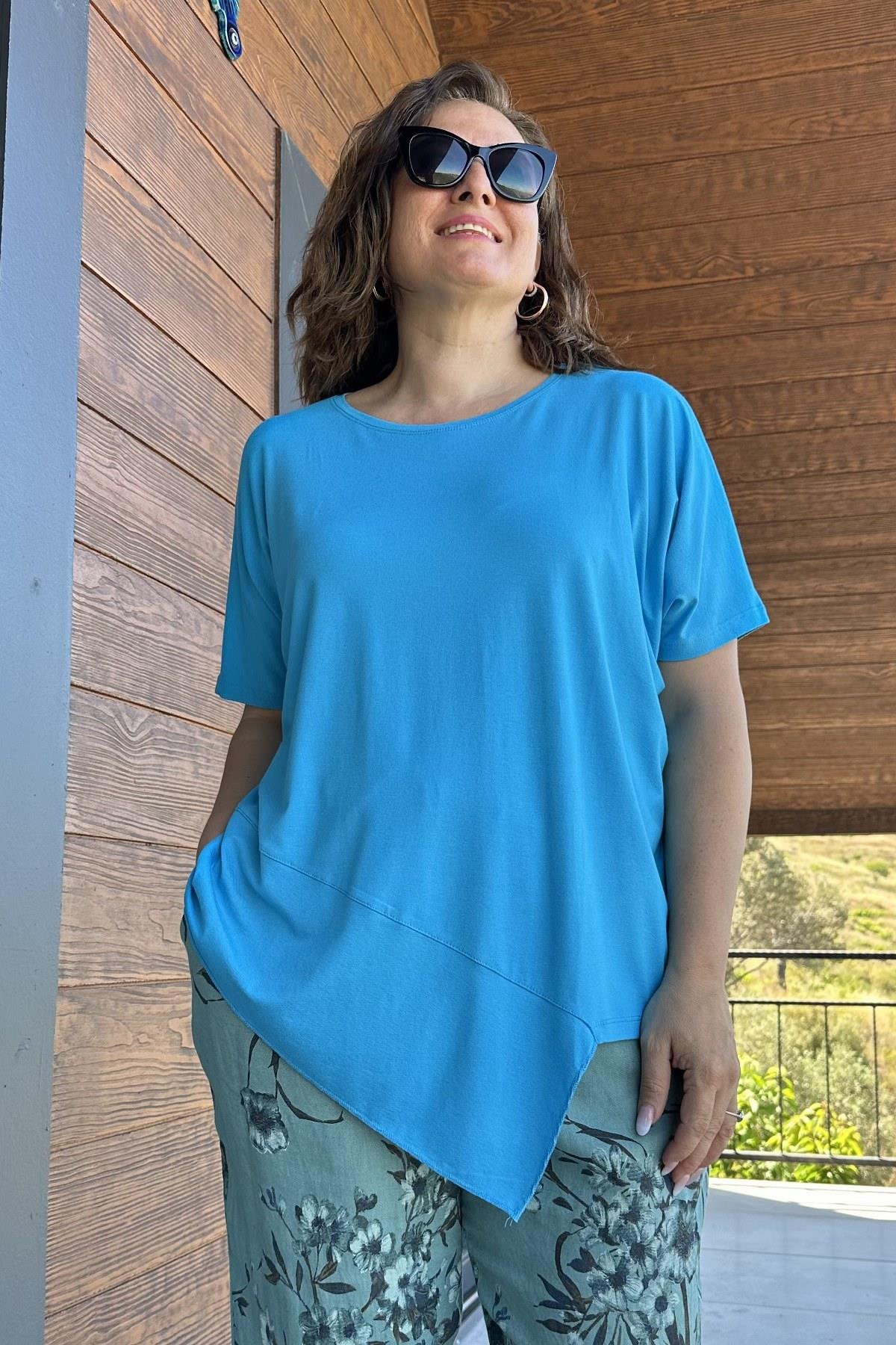  Ön Üçgen Detaylı T-shirt Mavi