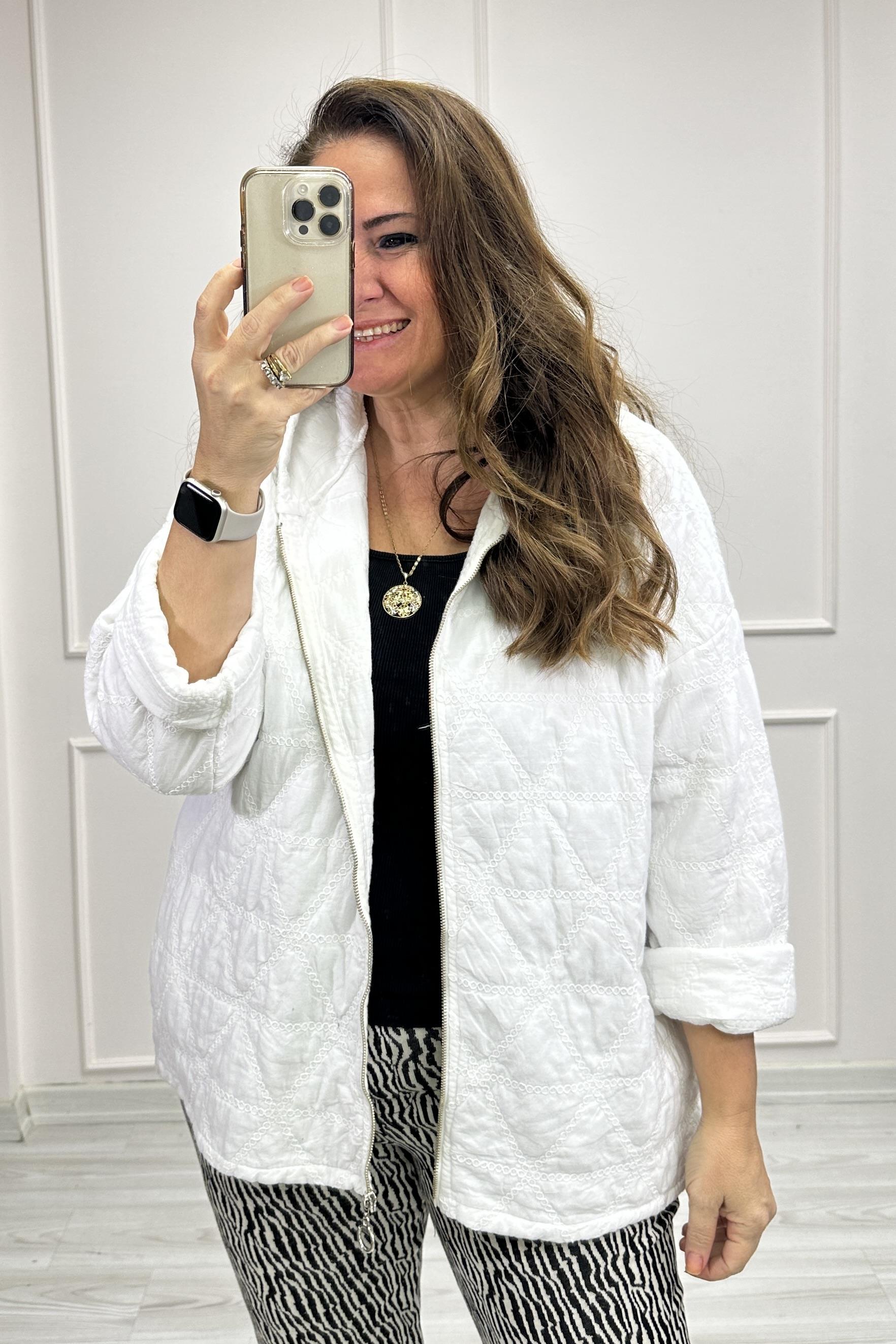 Nakış İşlemeli Kapşonlu Ceket Beyaz