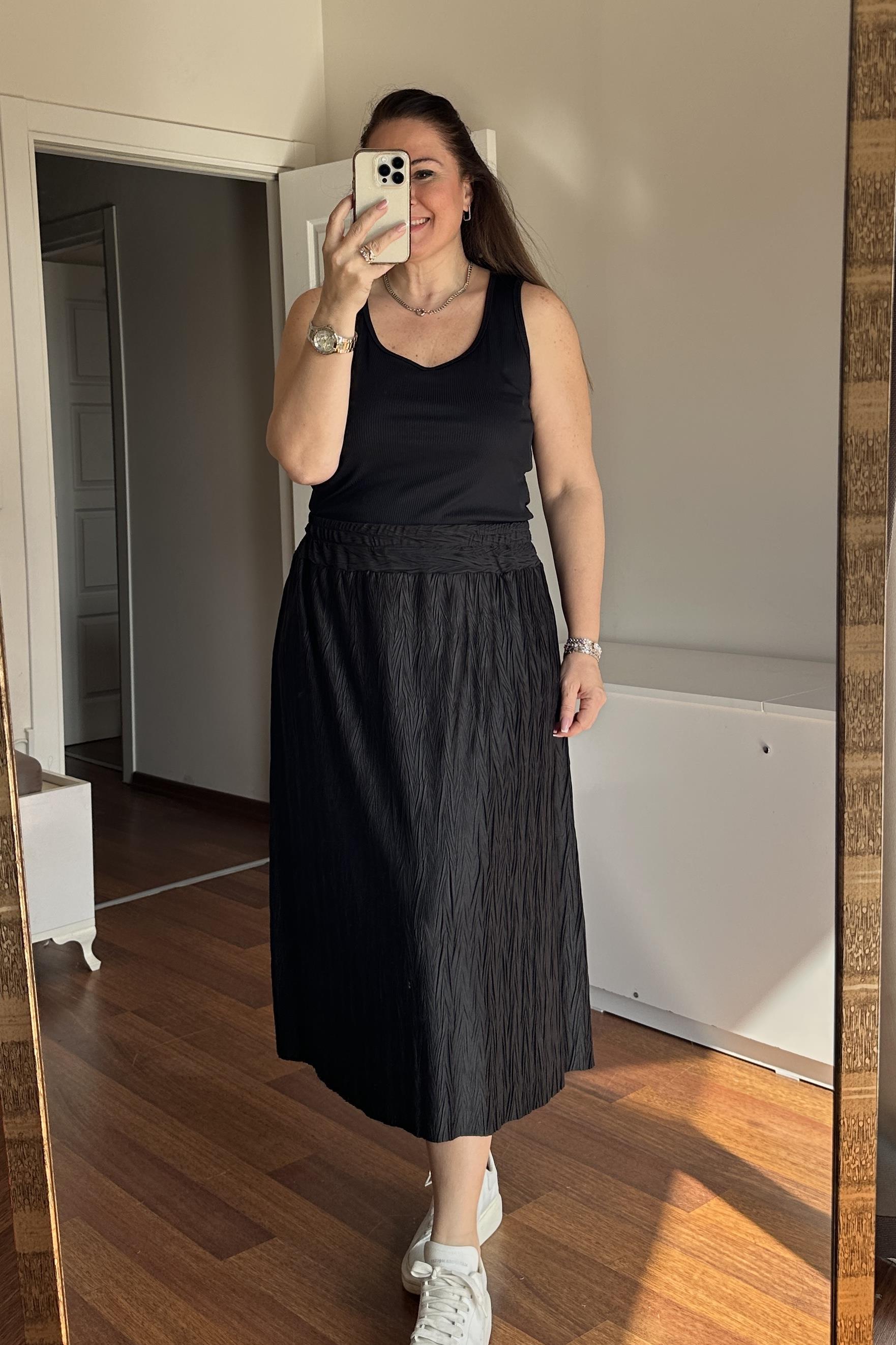 Beli Lastikli Kırışık Kumaş Saten Etek Siyah