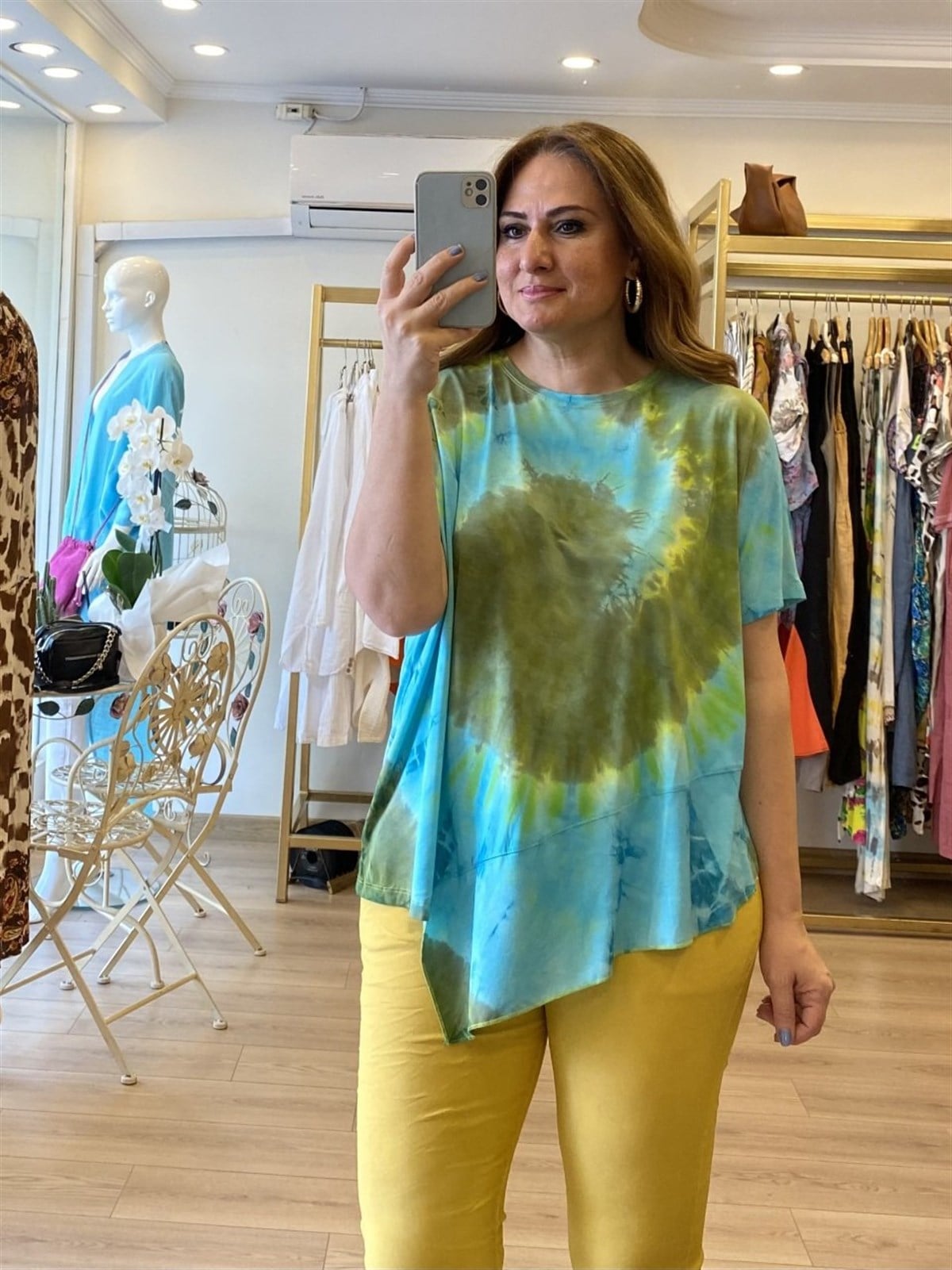 Asimetrik Kesim Batik Desenli Bluz Mavi