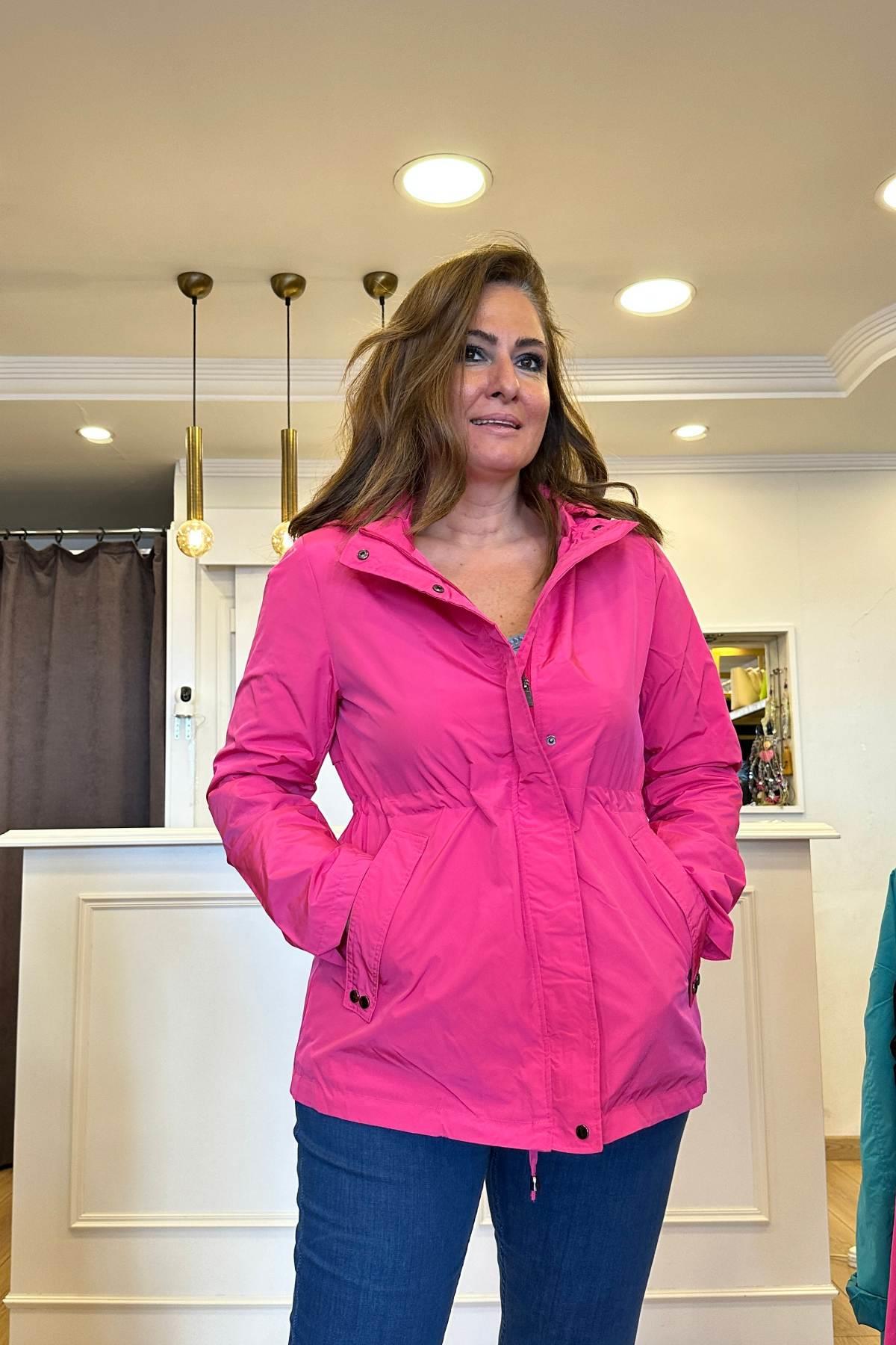 Bel Büzgü Detaylı Kapşonlu Trençkot Pembe 