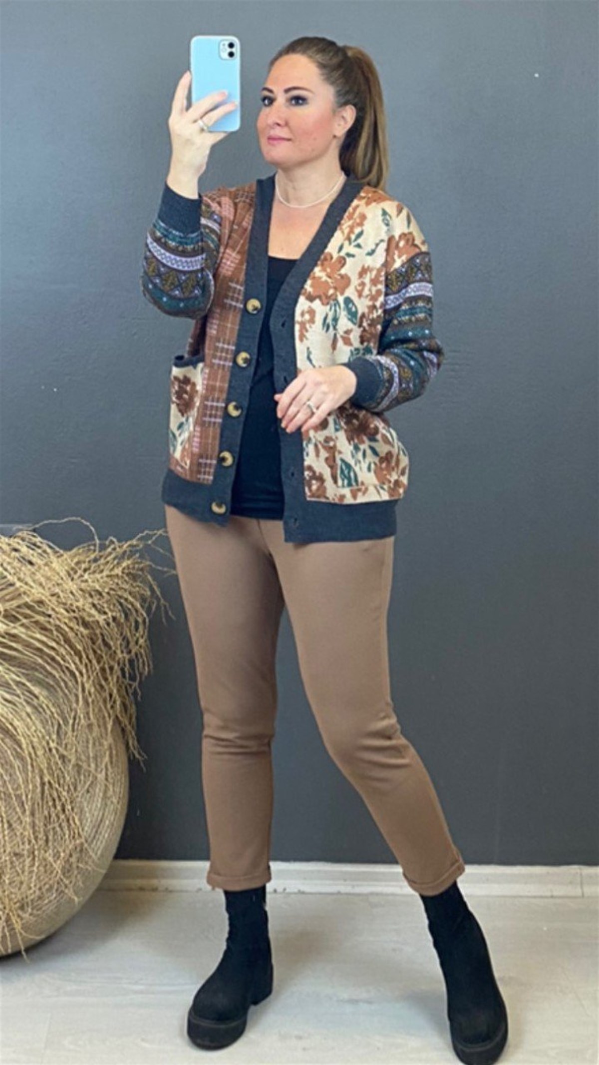 Çiçek Desenli Cepli Triko Ceket