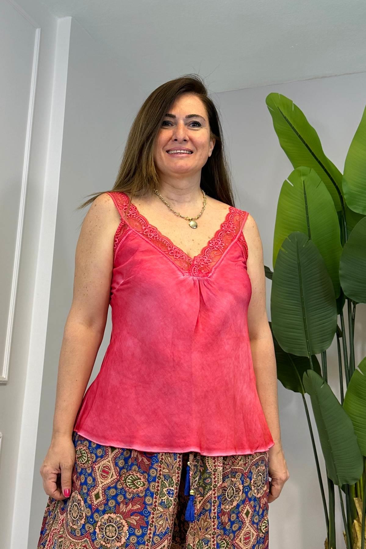 Dantel Detaylı Askılı İpek Bluz Pembe