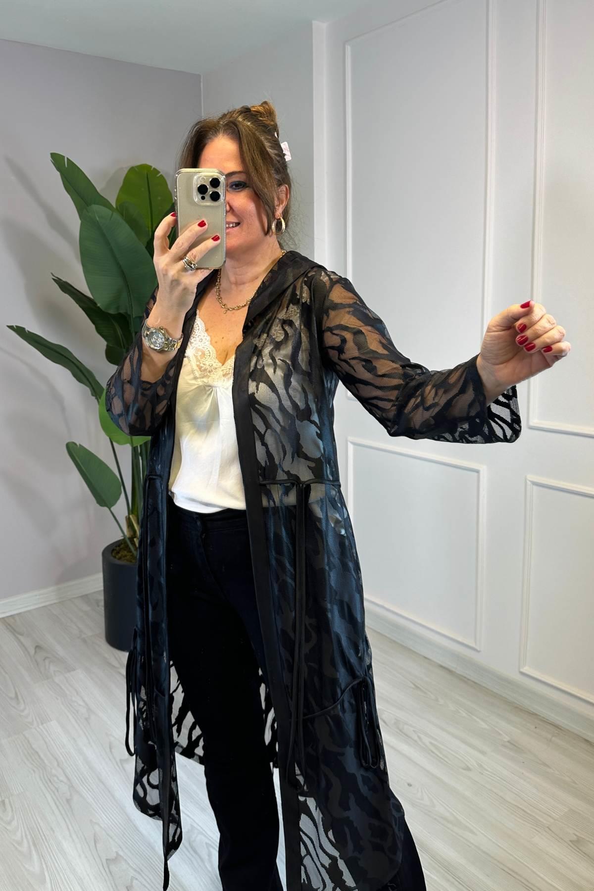 Dantel Detaylı Kapüşonlu Ceket Siyah