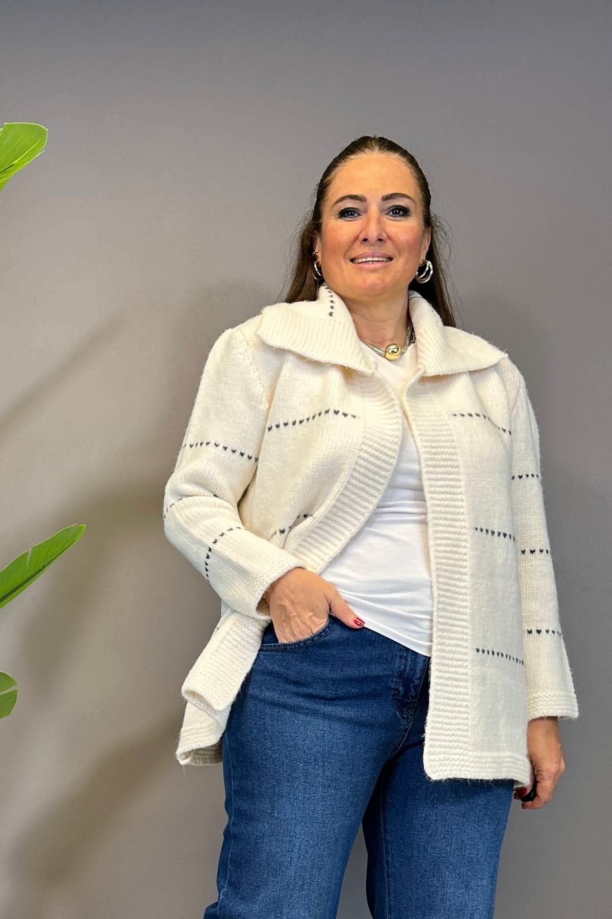 Kalp Desenli Geniş Yakalı Hırka Krem 