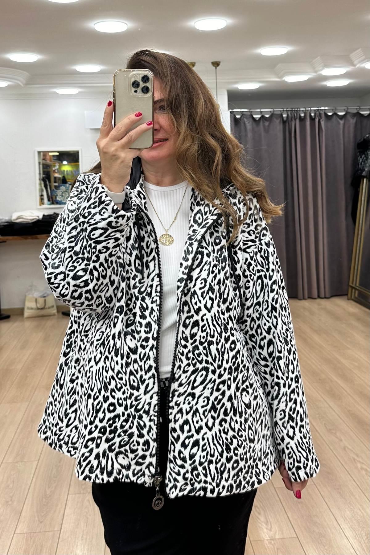 Kapüşonlu Fermuarlı Kabartma Desenli Ceket-Beyaz