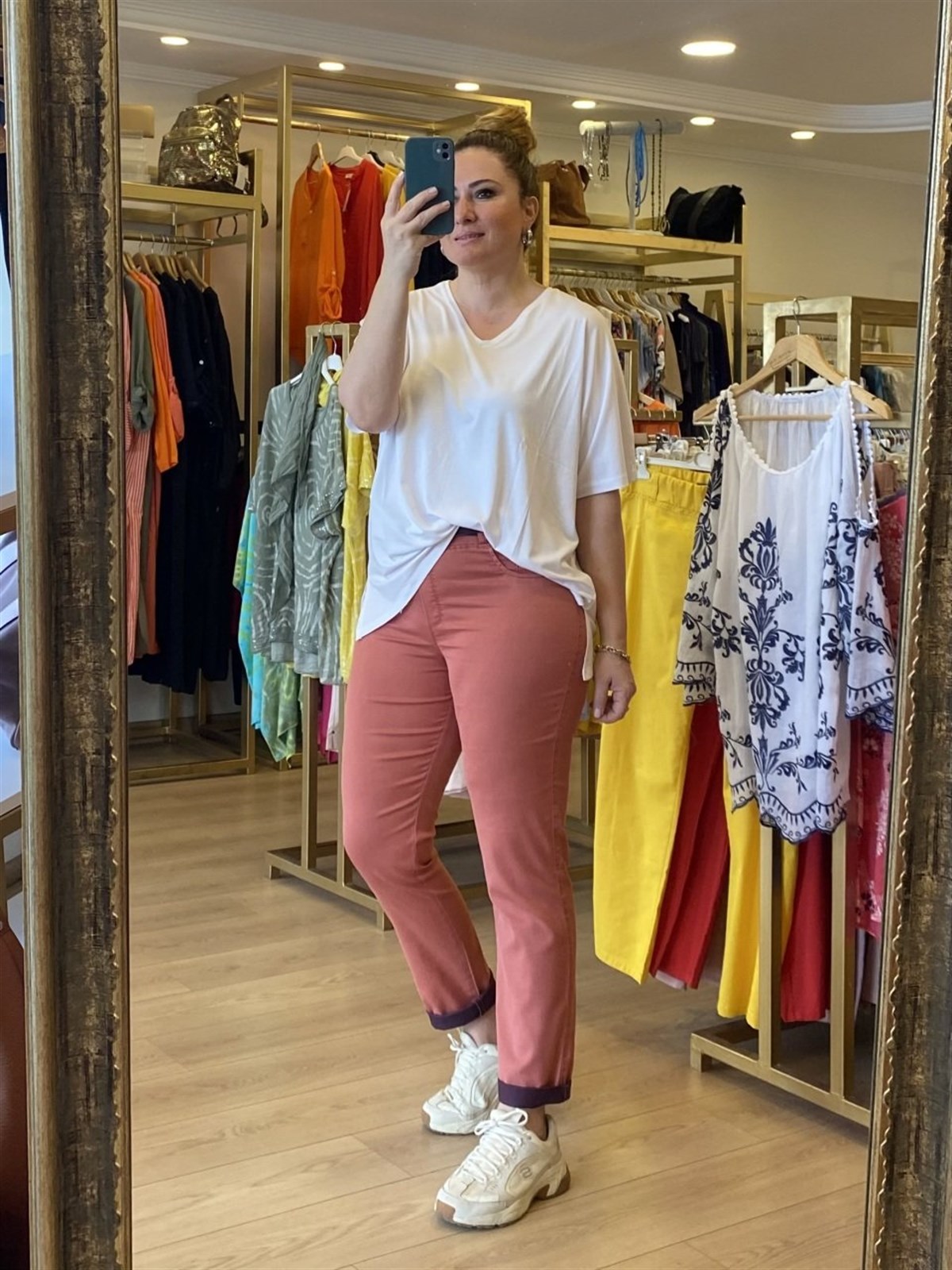 Kemer ve paça detaylı pantolon pembe
