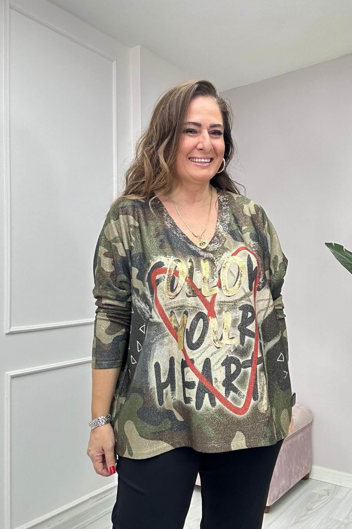 Kendinden Desenli Yakası Pullu Yazı Detaylı Bluz Yeşil