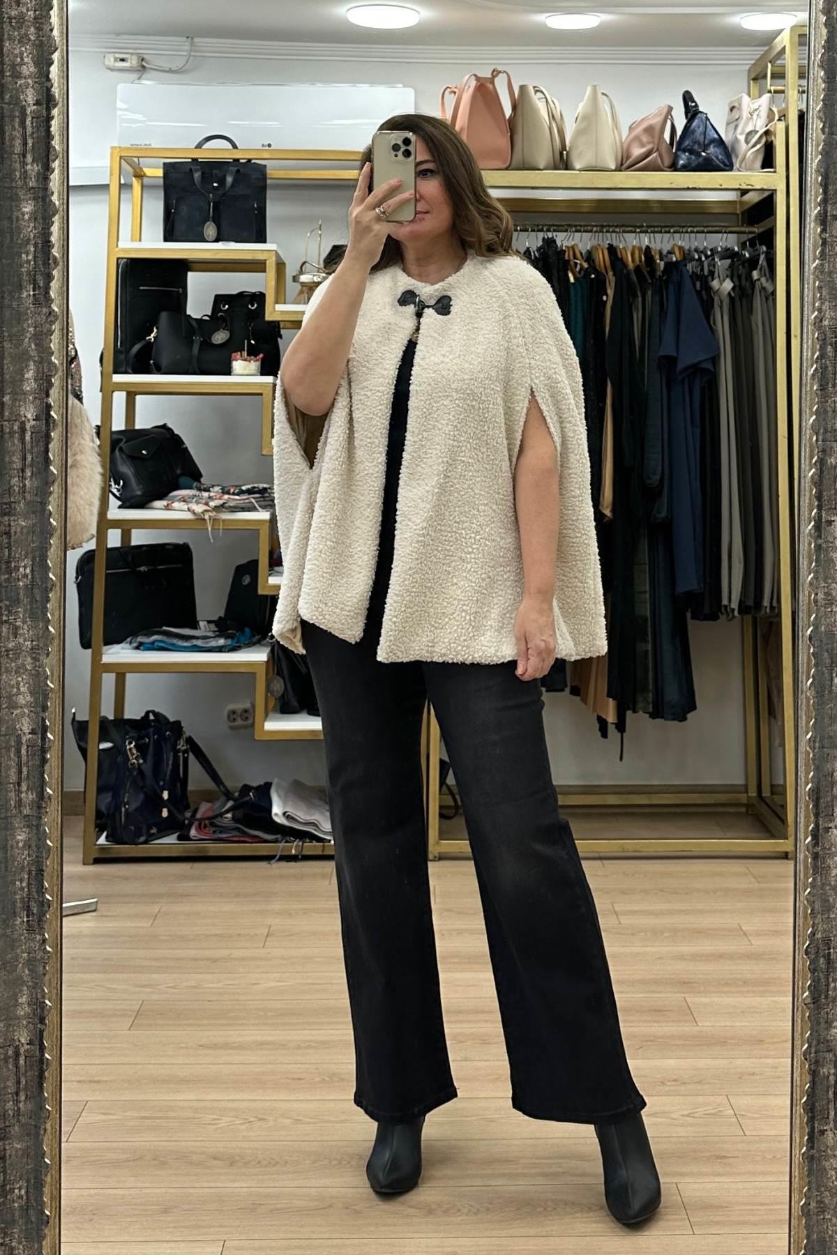 Kol detaylı Kemik Düğmeli Panço Krem