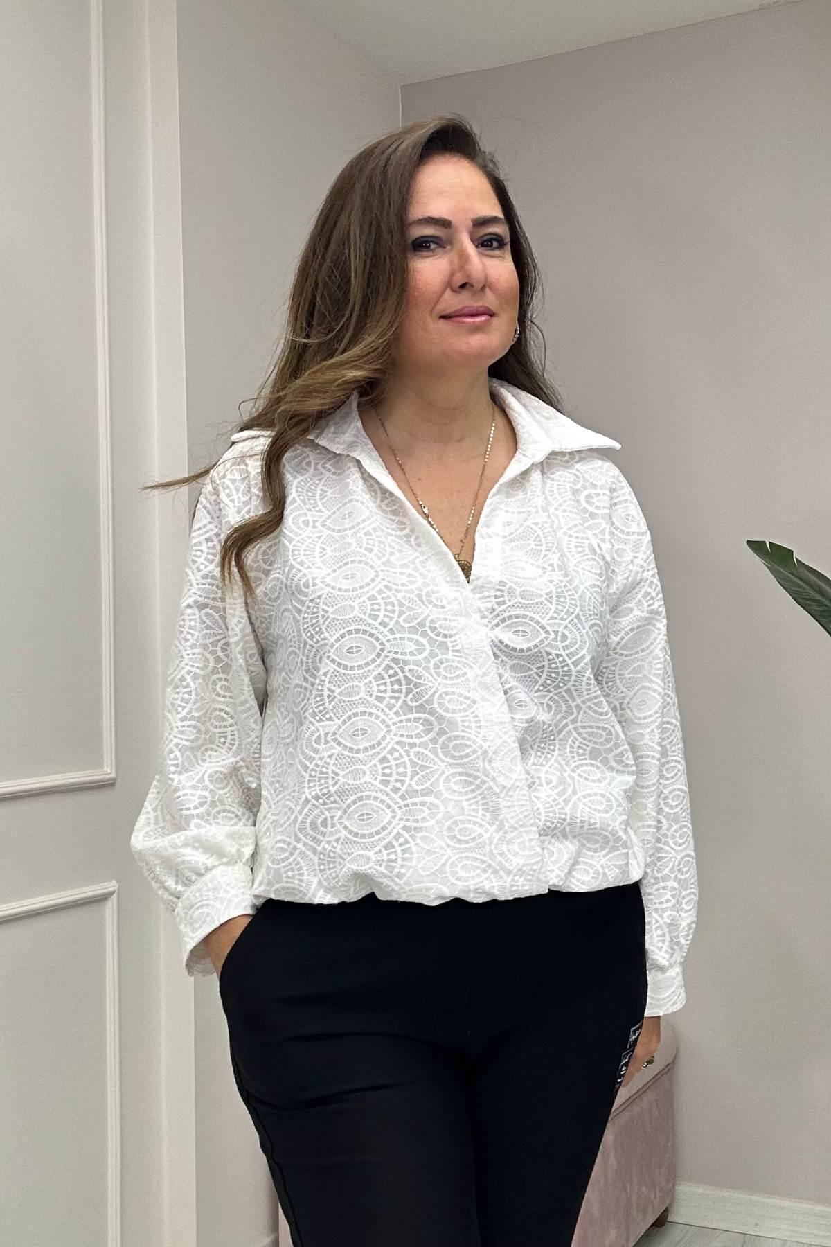 Kruvaze Yaka Fisto İşlemeli Bluz Krem