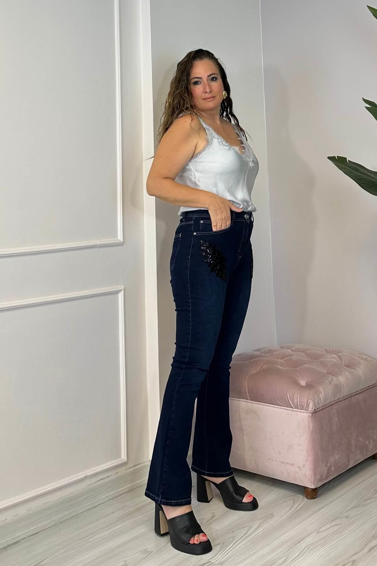 Nakış Ve Taş İşleme Detaylı İspanyol Paça Kot Pantolon Siyah