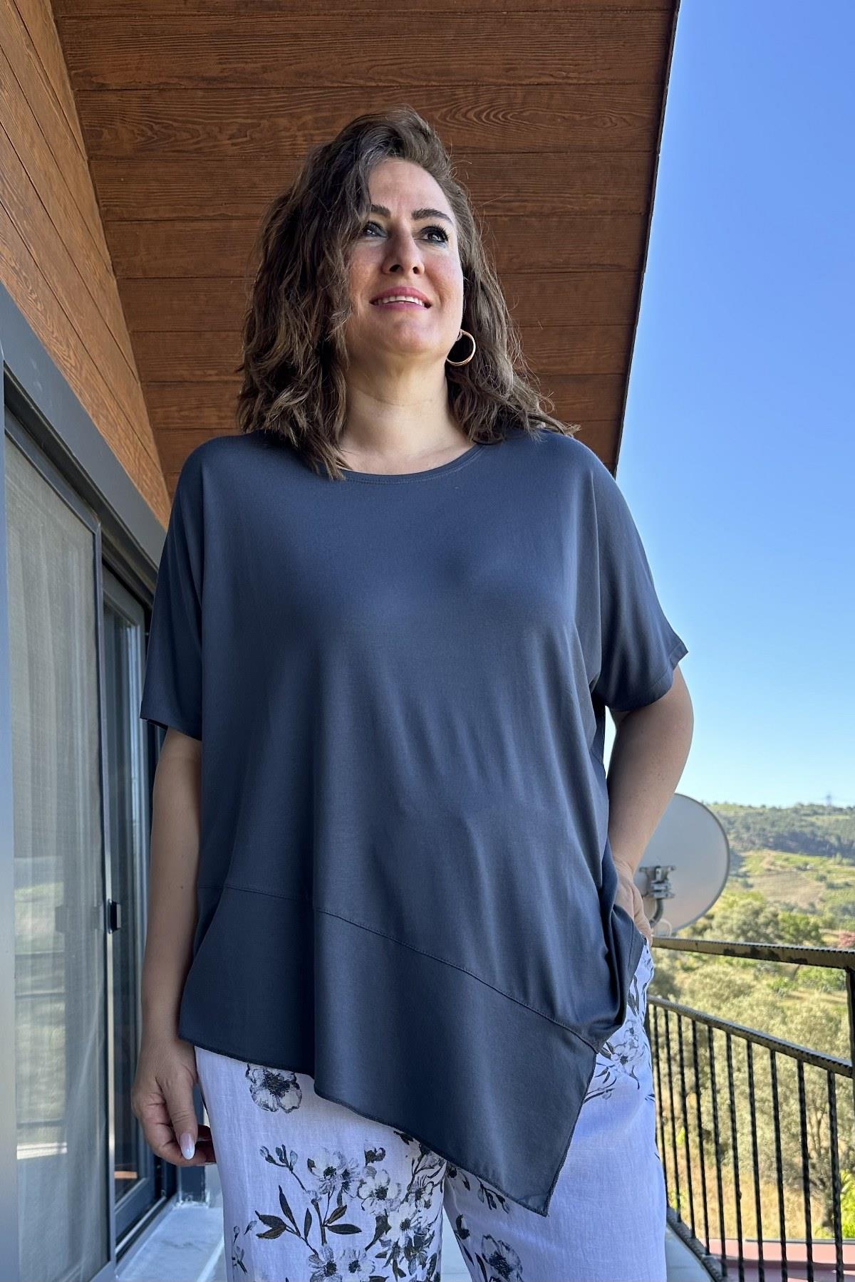 Ön Üçgen Detaylı T-shirt Gri
