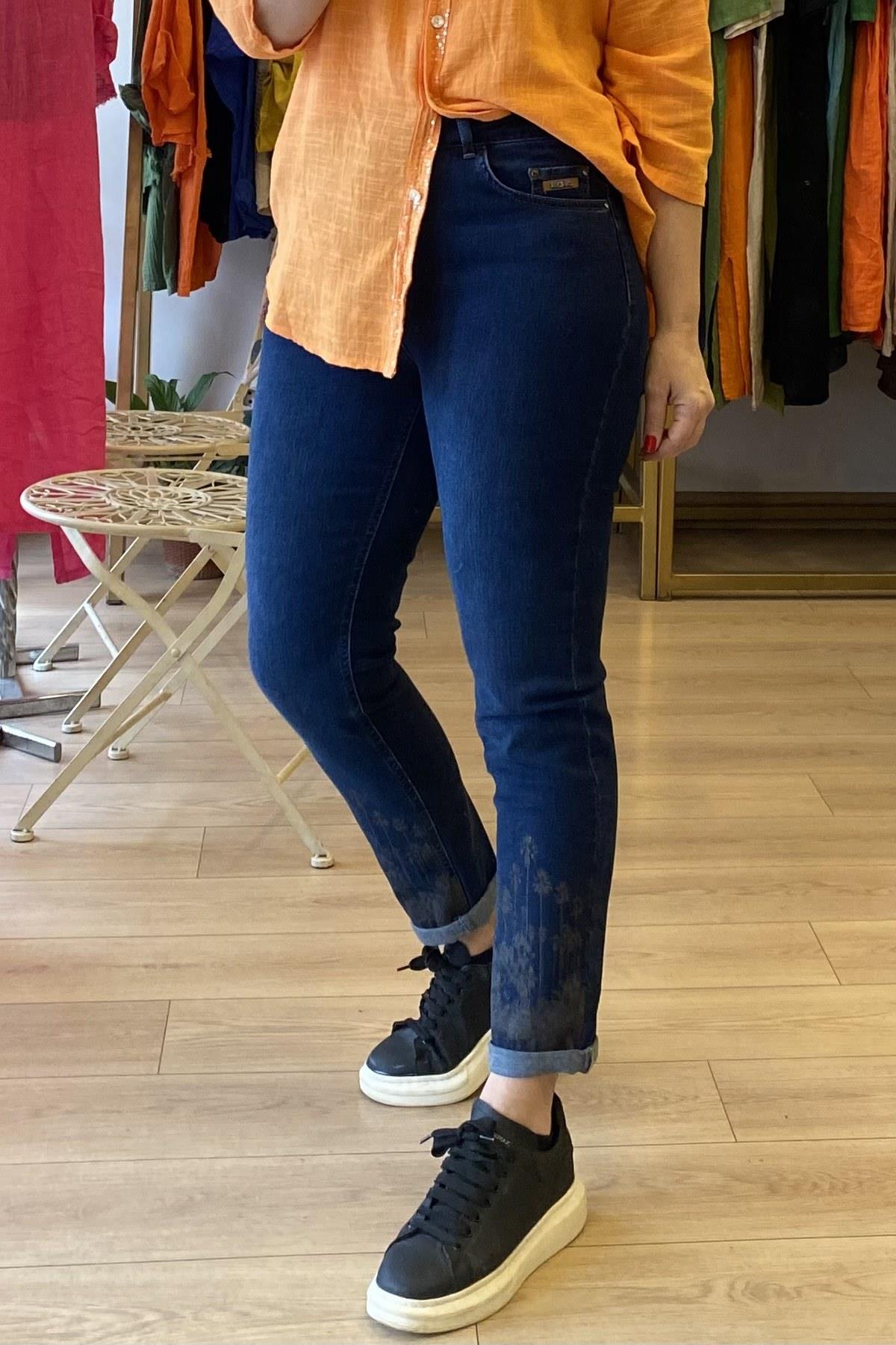 Paça Baskı Detaylı Kot Pantolon Lacivert