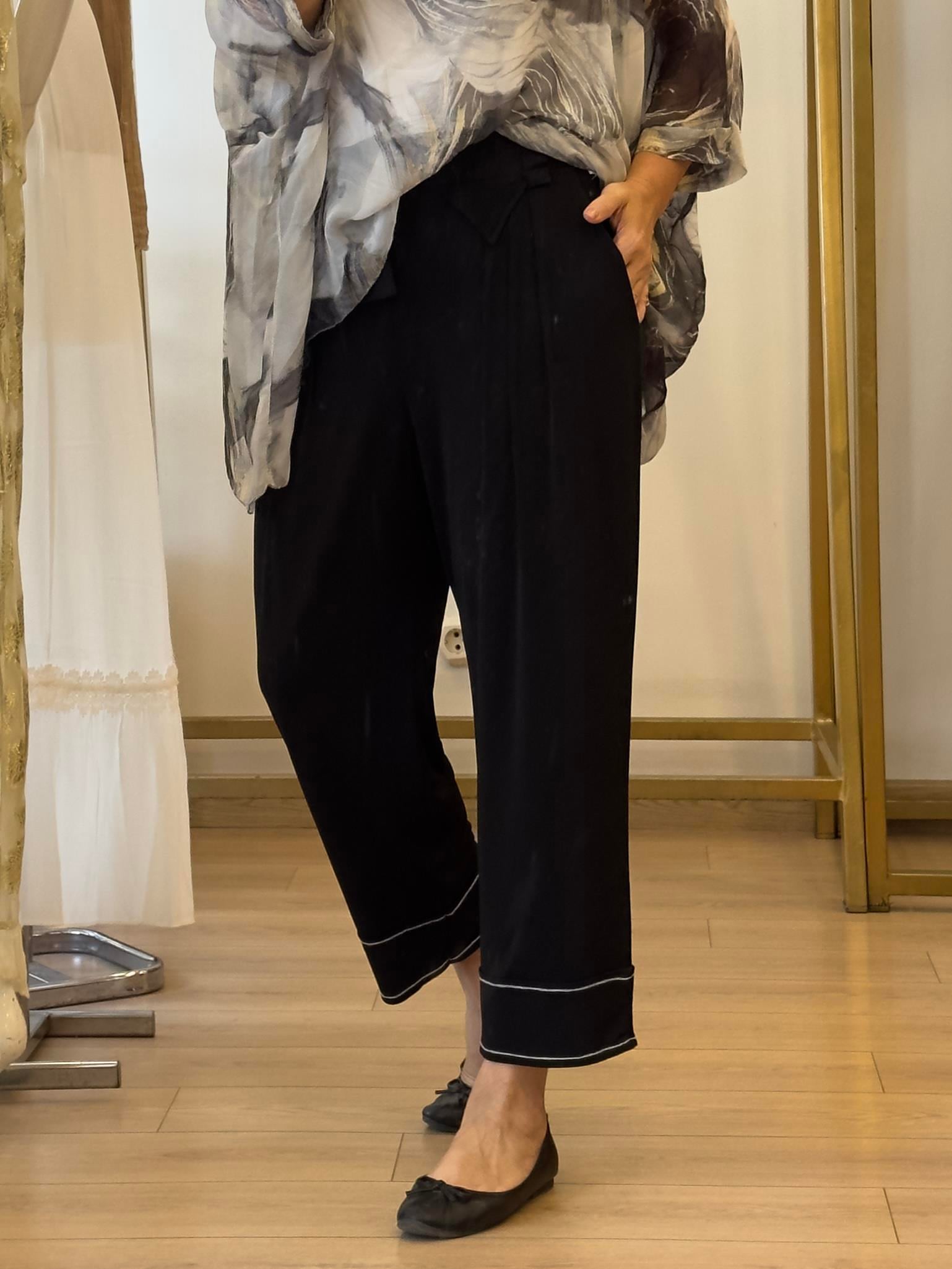 Paça Çizgi Detaylı Pantolon Siyah