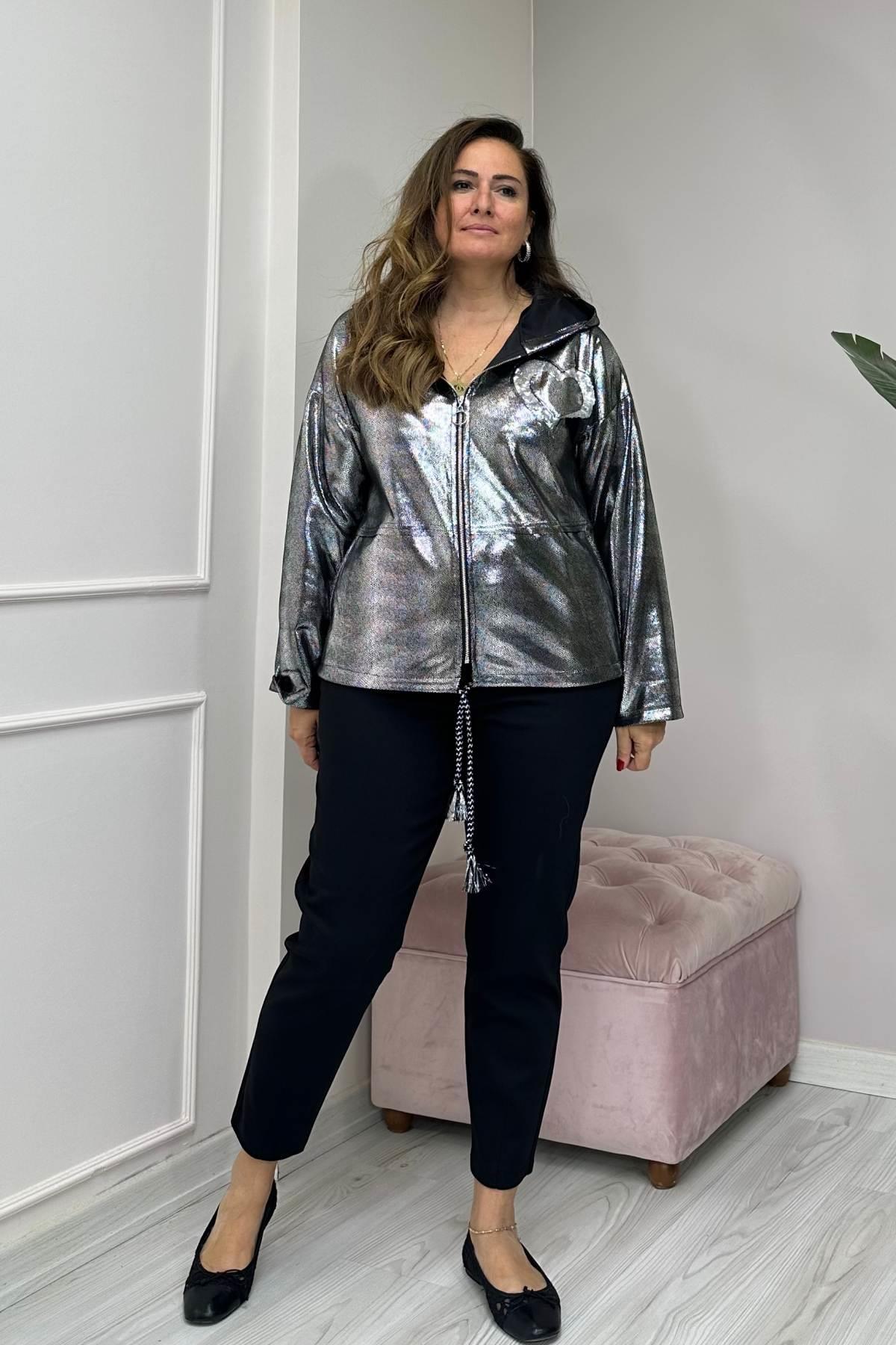 Parlak Kapüşonlu Kalp Desenli Detay Ceket Gri