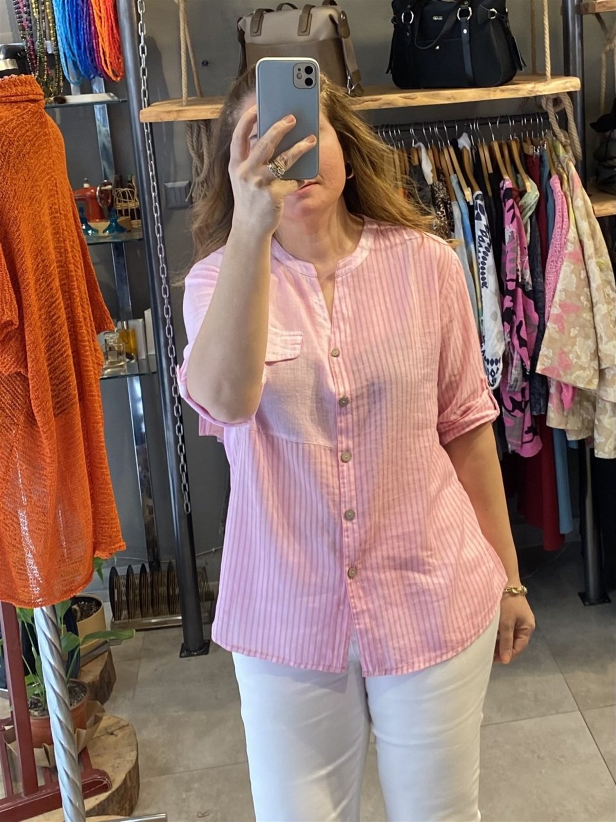pembe çizgili gömlek